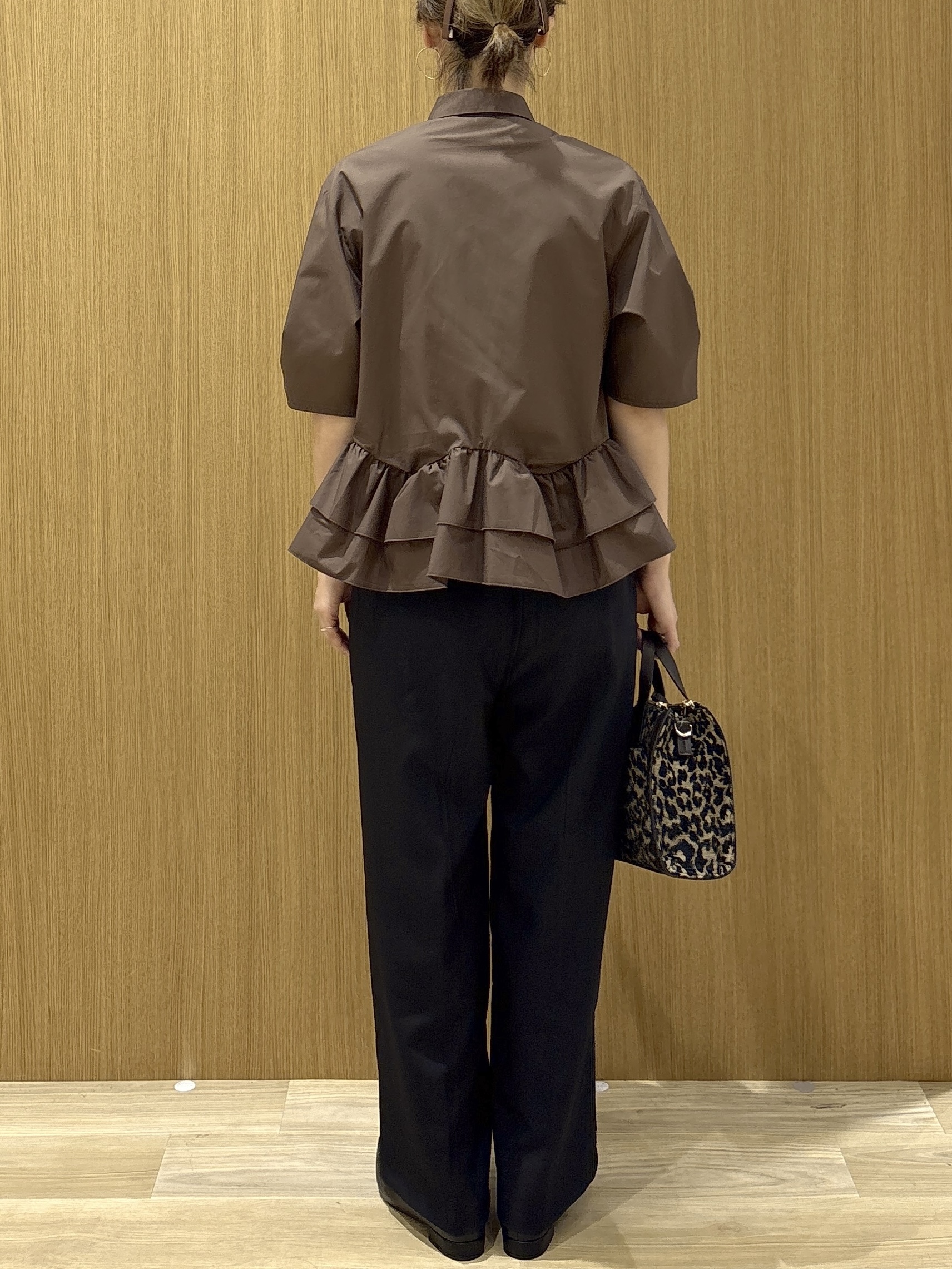 たけねぇさんの「OPAQUE.CLIP｜【森絵梨佳さん着用】裾ラッフルデザインブラウス《洗濯機OK》」を使ったコーディネート
