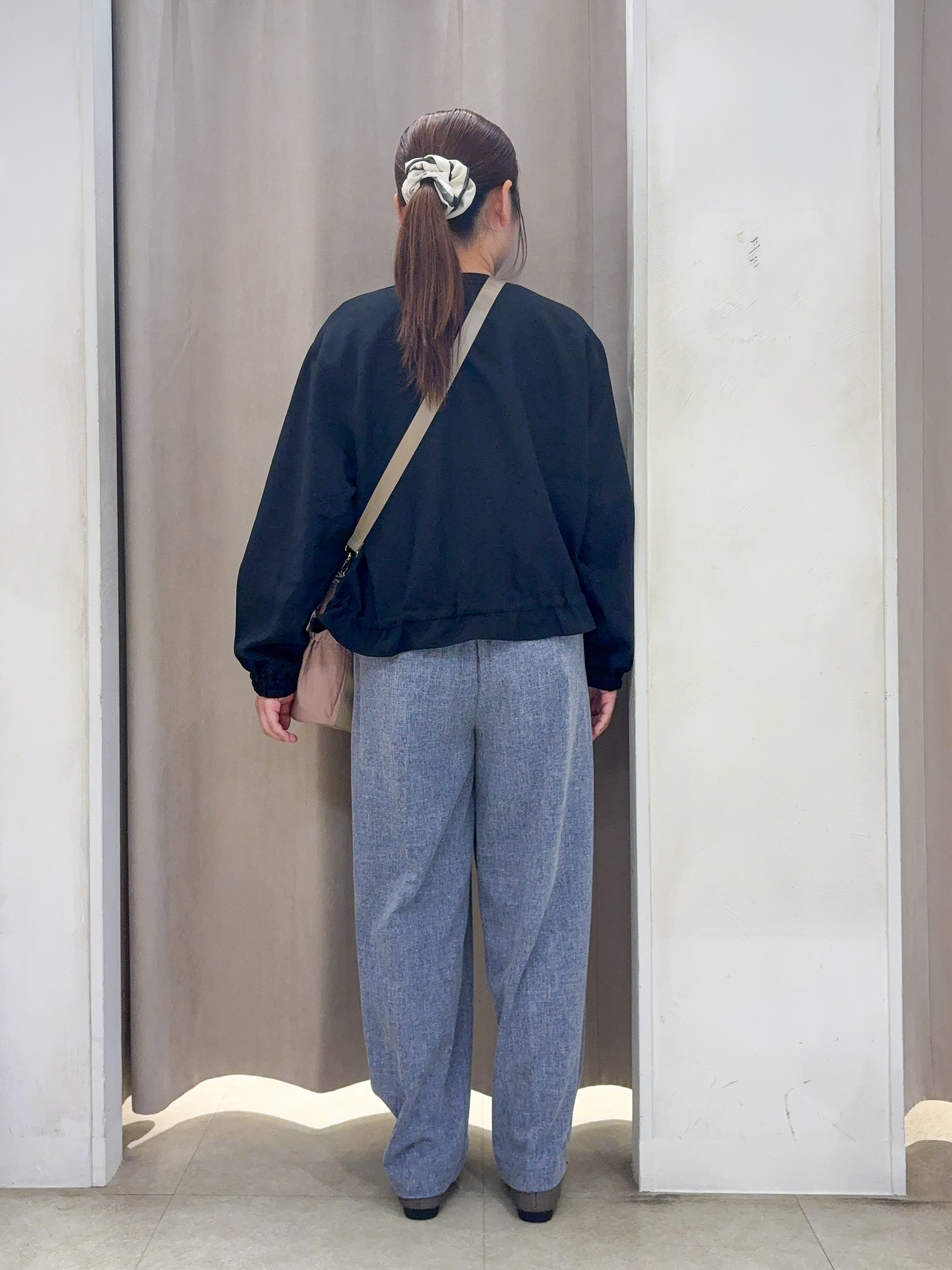SO(R)Aさんの「SHOO･LA･RUE｜【洗濯後しわになりにくい/S-LL】裾ドロストフリルブルゾン」を使ったコーディネート