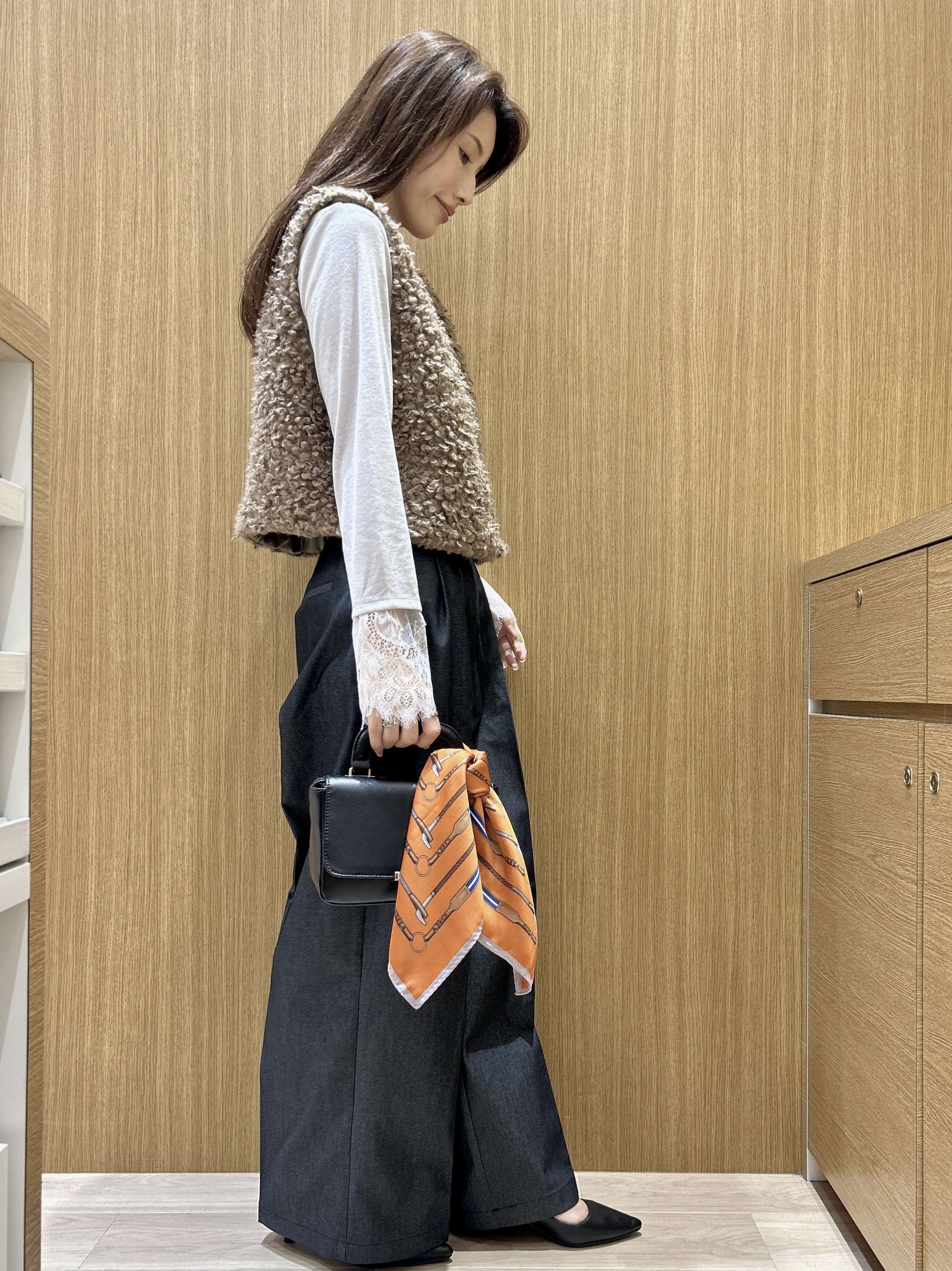 maiさんの「OPAQUE.CLIP｜カーリーフェイクファーベスト【洗濯機OK】」を使ったコーディネート