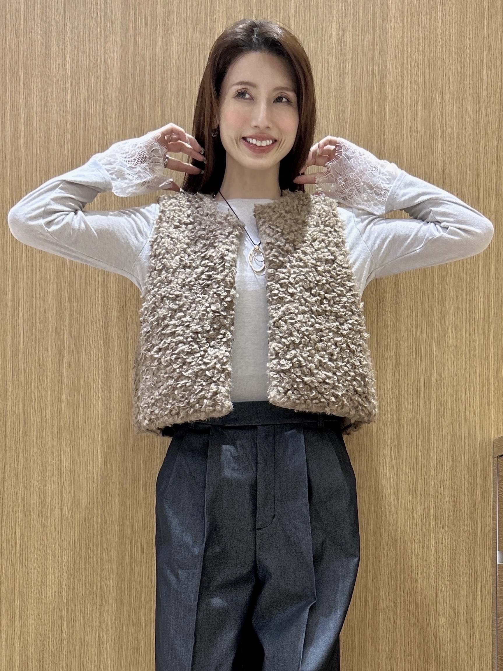 maiさんの「OPAQUE.CLIP｜カーリーフェイクファーベスト【洗濯機OK】」を使ったコーディネート