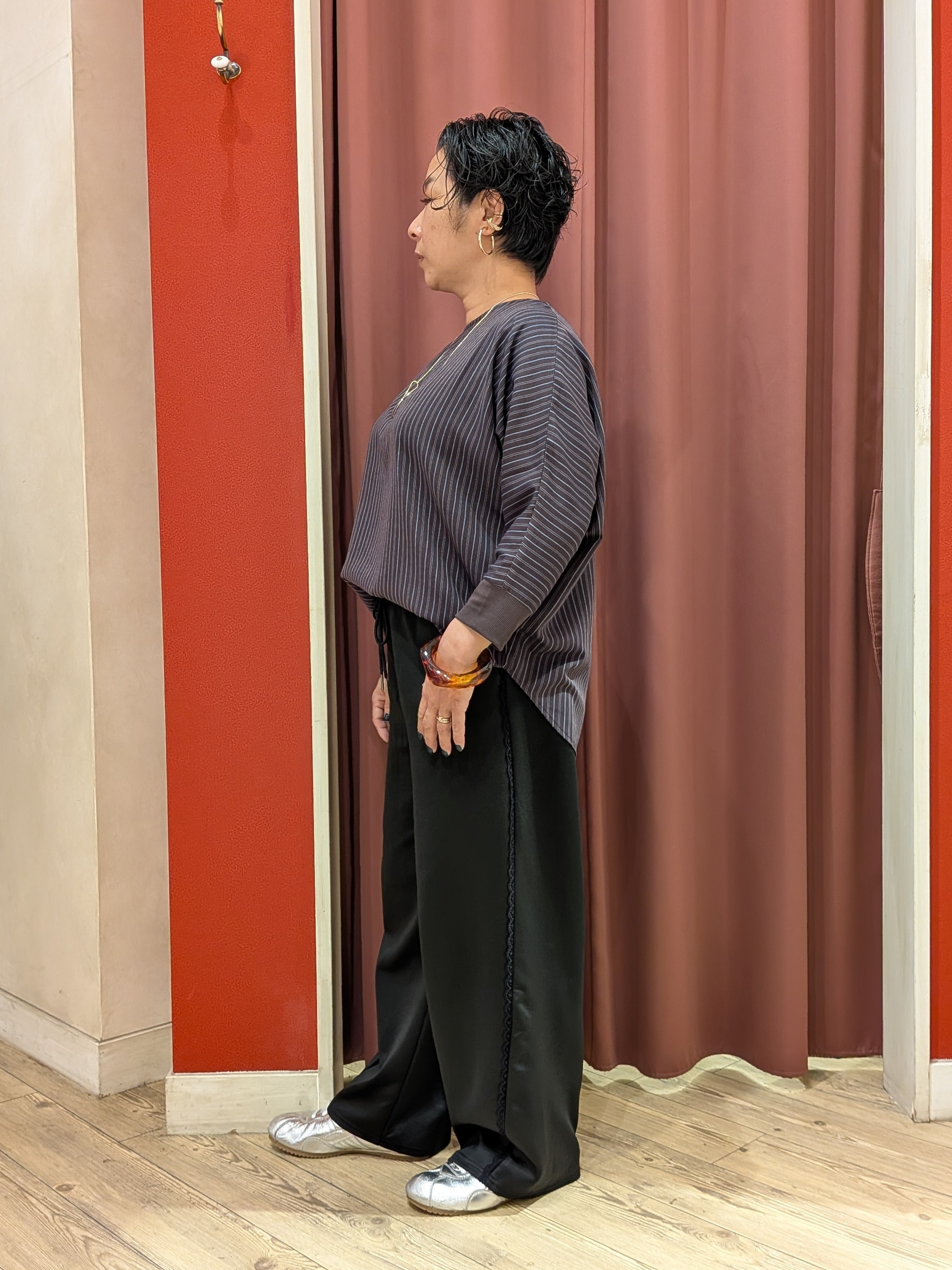 cameさんの「SHOO･LA･RUE｜【着丈選べる/洗濯後しわになりにくい】インせず着られる ドルマンブラウス」を使ったコーディネート