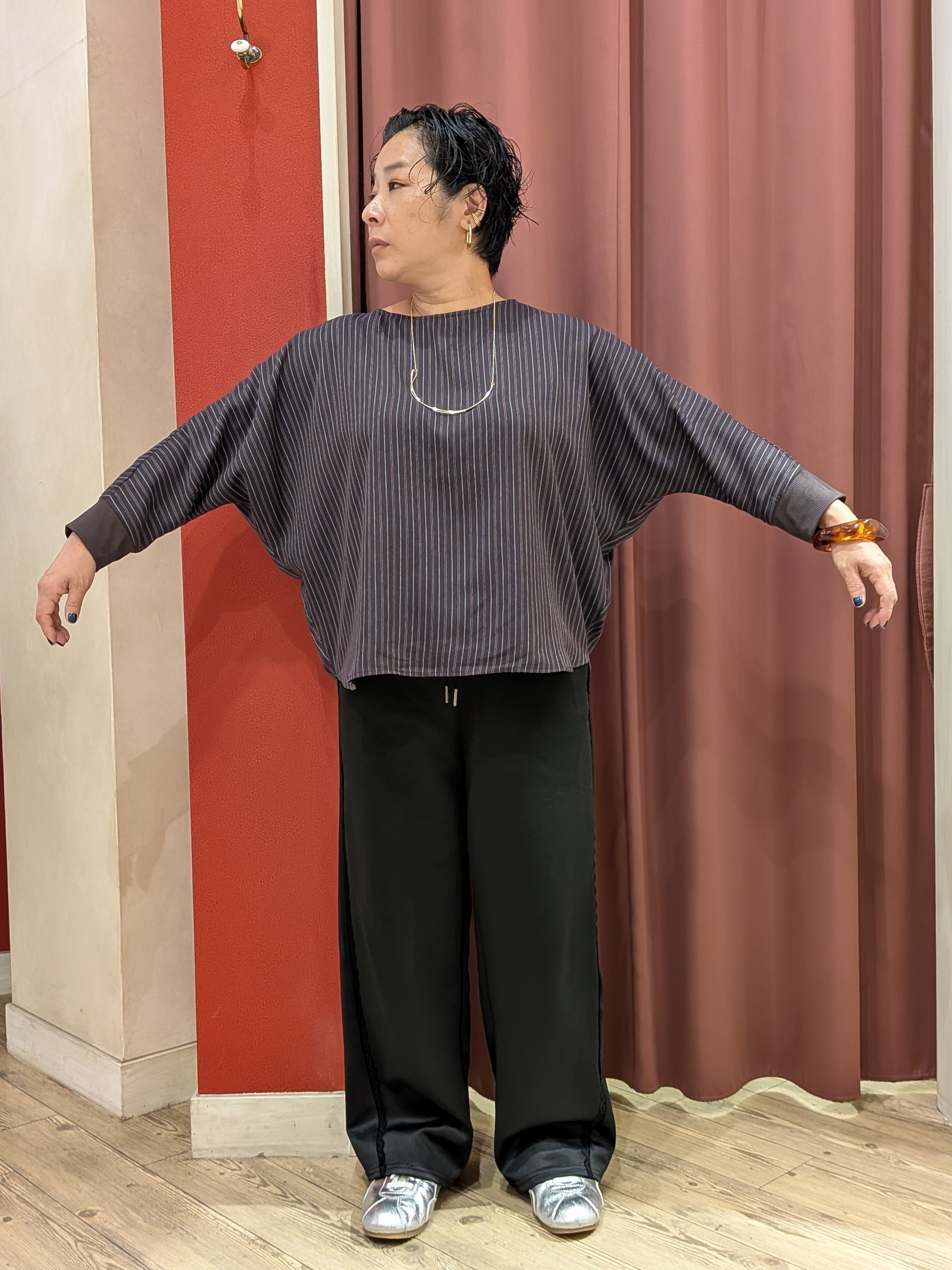 cameさんの「SHOO･LA･RUE｜【着丈選べる/洗濯後しわになりにくい】インせず着られる ドルマンブラウス」を使ったコーディネート