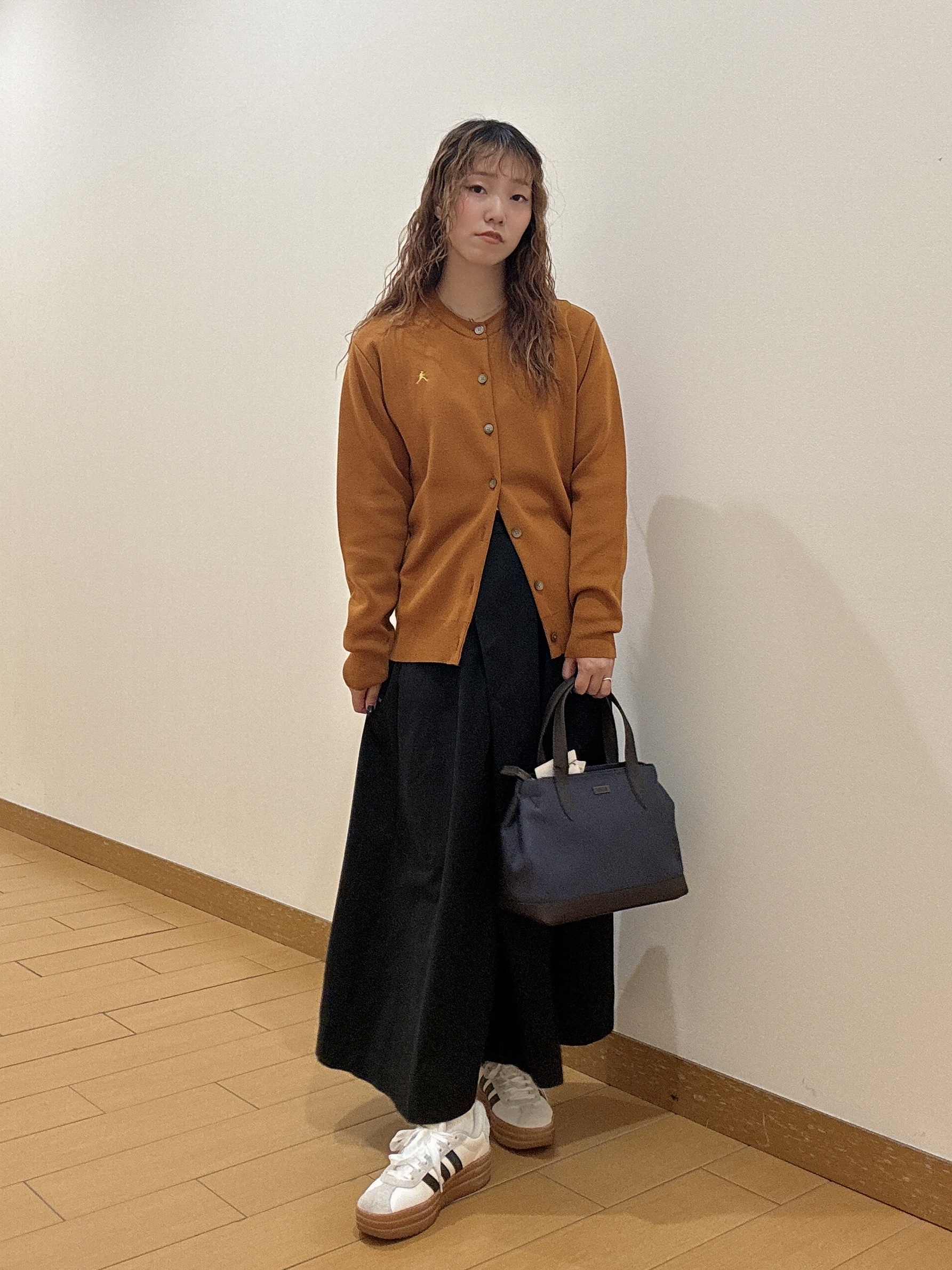 ヒナさんの「TAKEO KIKUCHI｜【BOWLER HAT LABEL】日本製クルーネックカーディガン」を使ったコーディネート