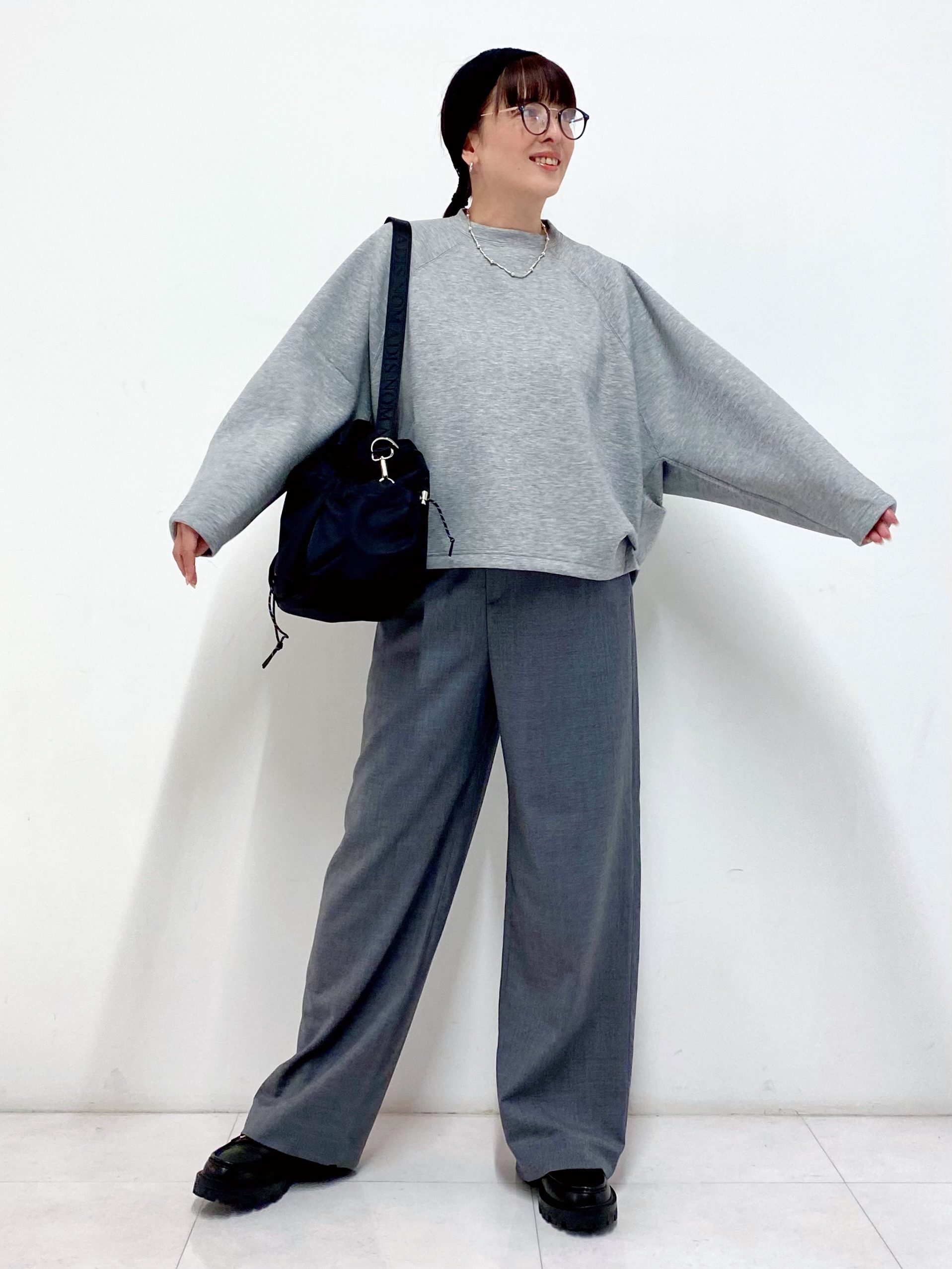Sawaguchiさんの「DRESSTERIOR｜【マシンウォッシャブル】Super100&rsquo;sウール サキソニーイージーパンツ」を使ったコーディネート