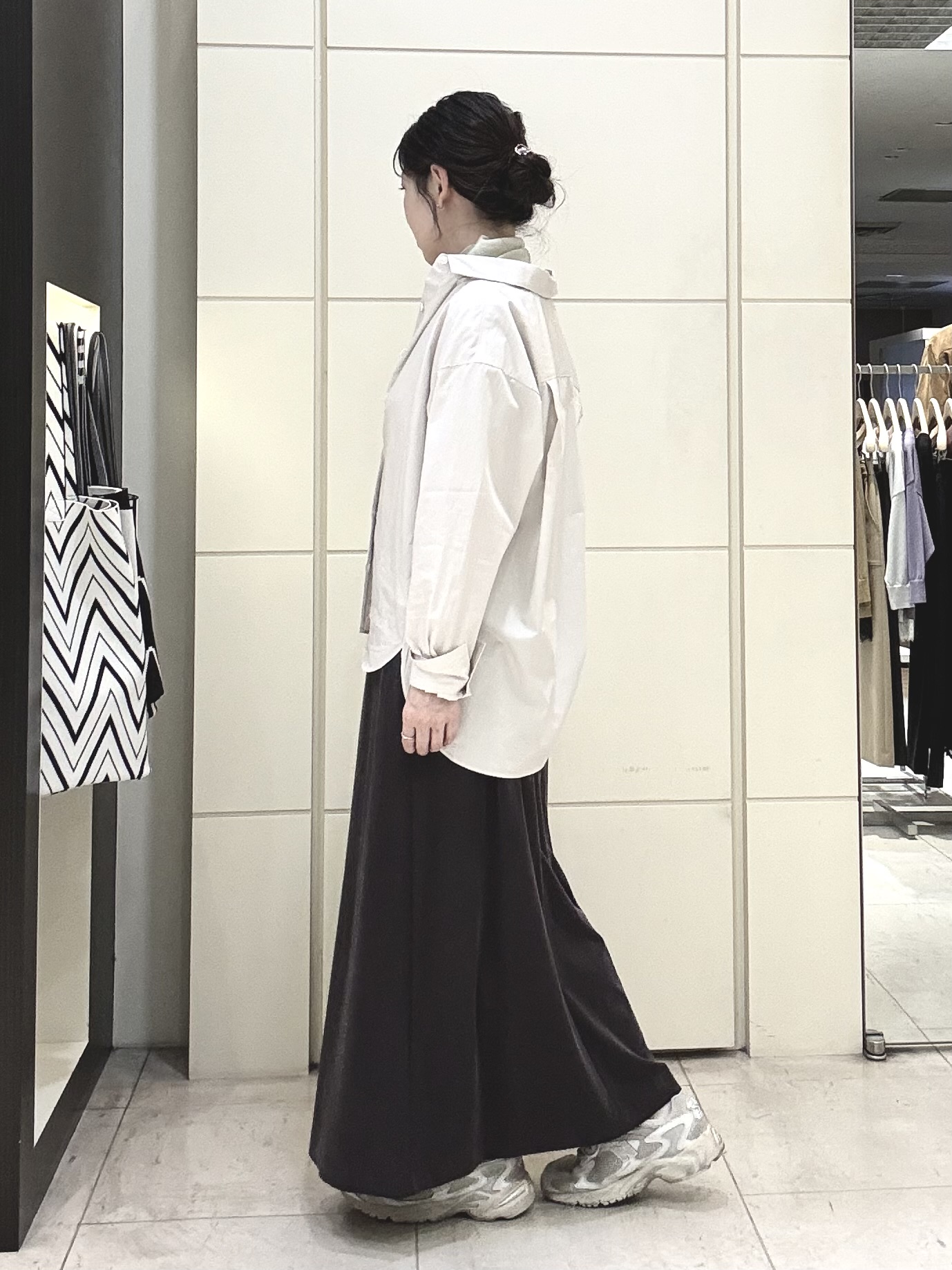mori.さんの「UNTITLED｜【6色色展開/コットン100】カラーベーシックシャツ」を使ったコーディネート