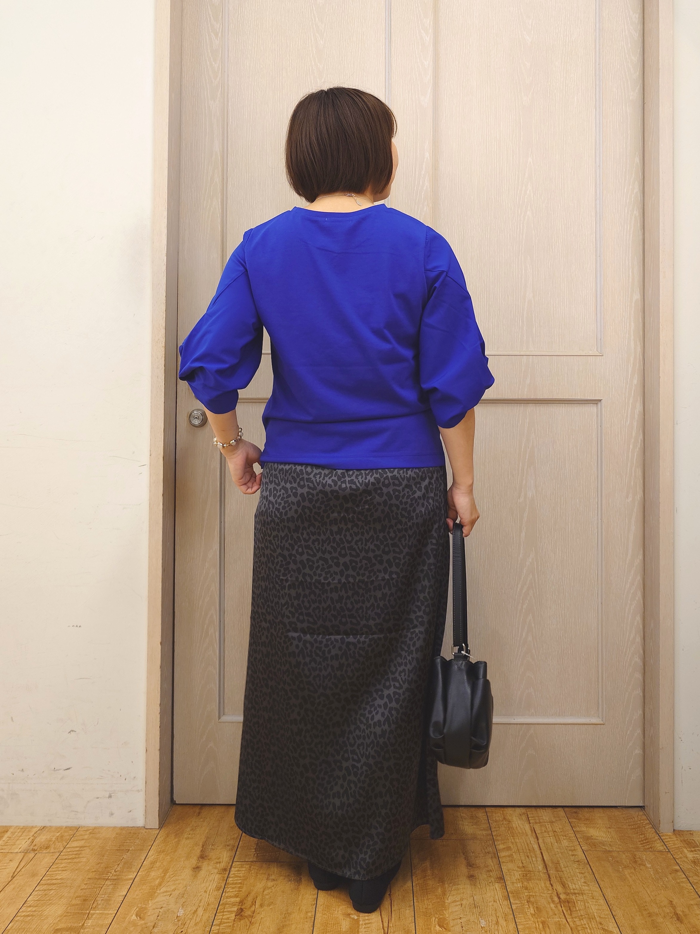 とろろさんの「SHOO･LA･RUE｜【S-LL/洗濯機可/二の腕カバー】楽に上品見え ツイストスリーブトップス」を使ったコーディネート