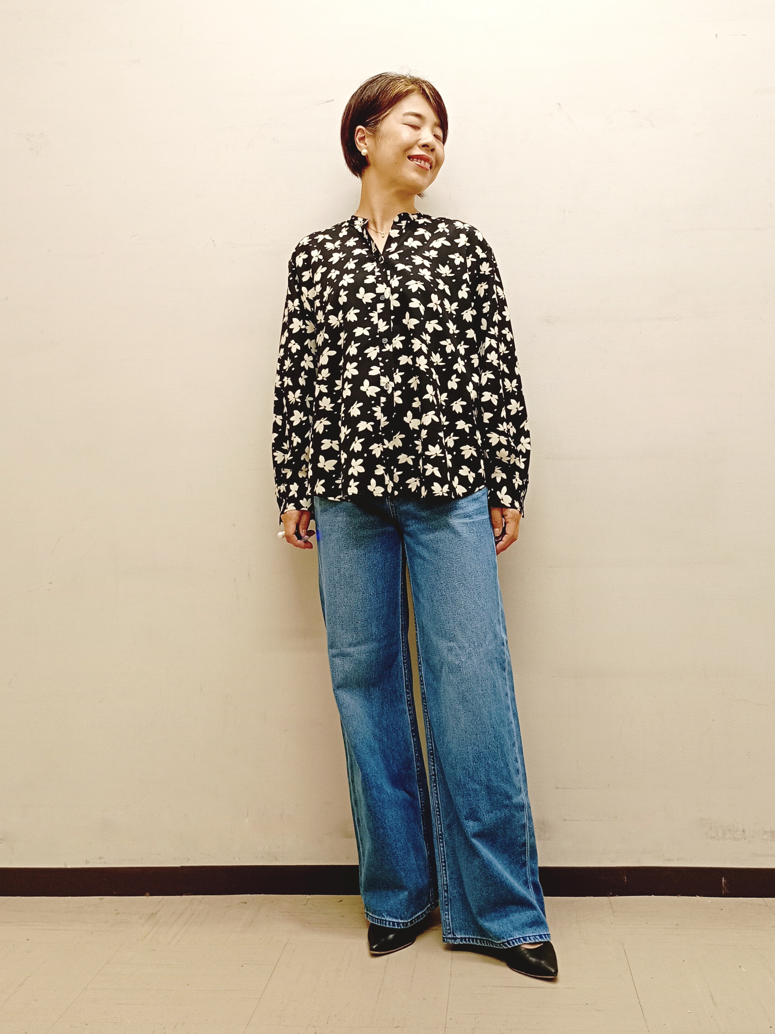 Kさんの「INDIVI｜【着映え】モノトーンフラワー柄ブラウス」を使ったコーディネート