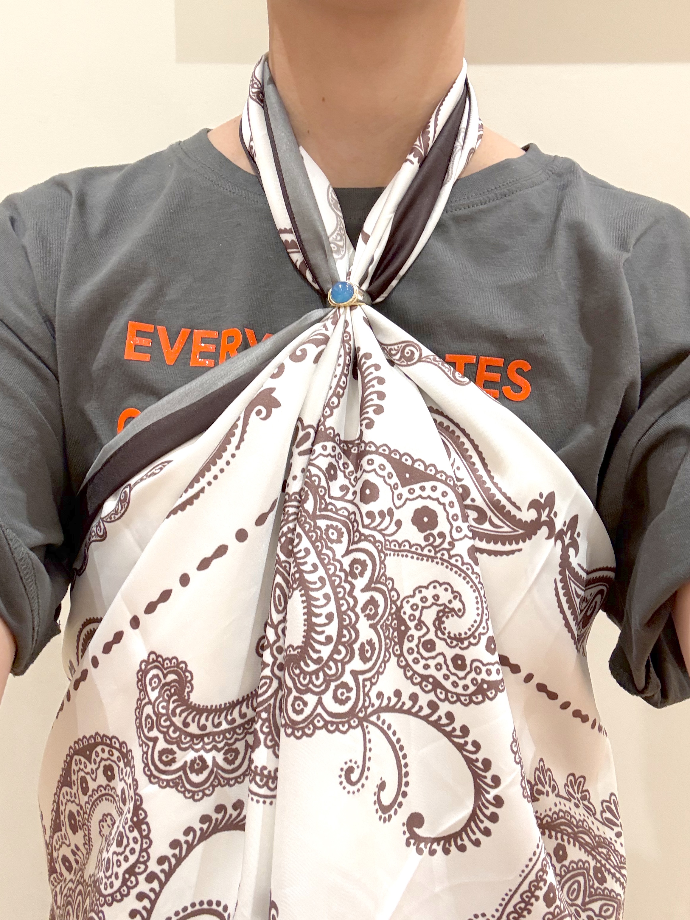 Ayumiさんの「SHOO･LA･RUE｜【S-LL/洗濯機可】大人っぽく着られる ジェルロゴプリントTシャツ」を使ったコーディネート