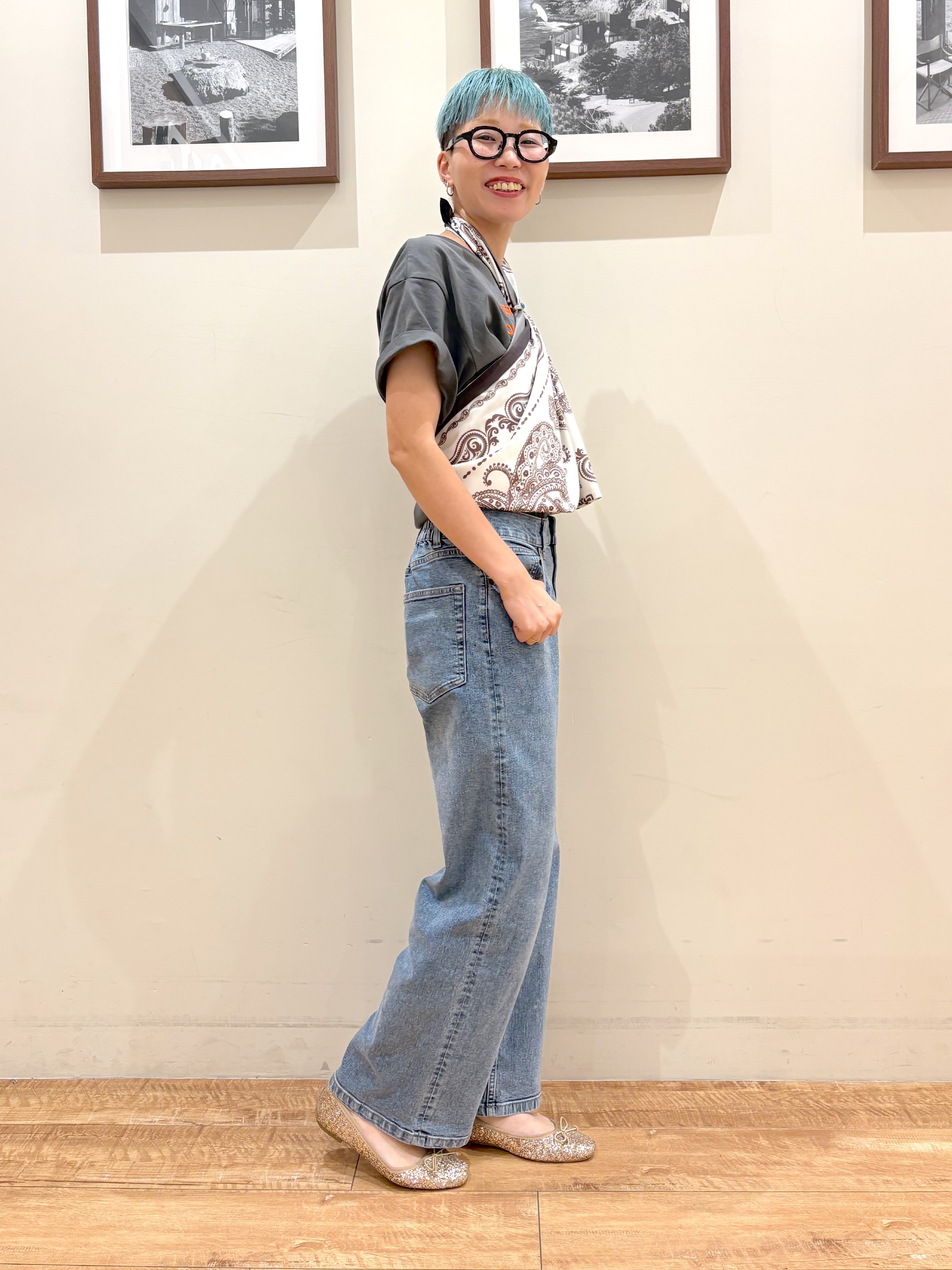 Ayumiさんの「SHOO･LA･RUE｜【S-LL/洗濯機可】大人っぽく着られる ジェルロゴプリントTシャツ」を使ったコーディネート