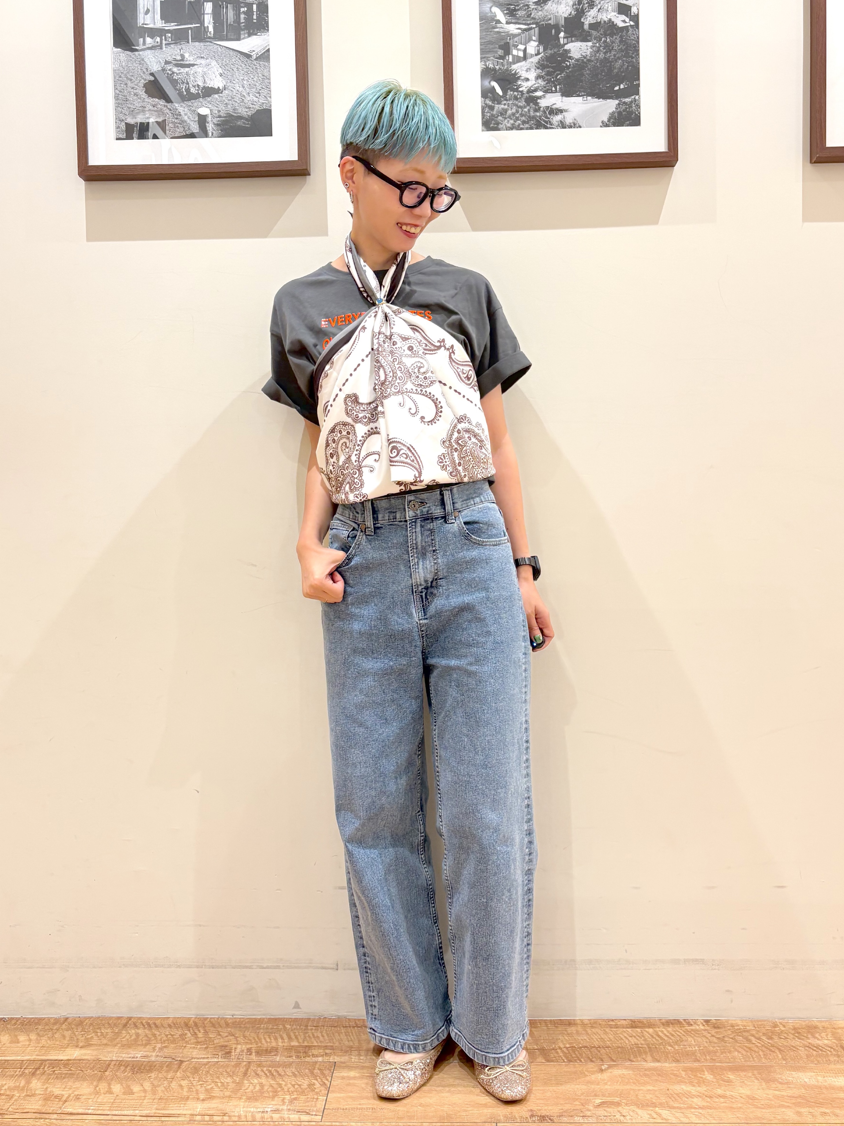 Ayumiさんの「SHOO･LA･RUE｜【S-LL/洗濯機可】大人っぽく着られる ジェルロゴプリントTシャツ」を使ったコーディネート