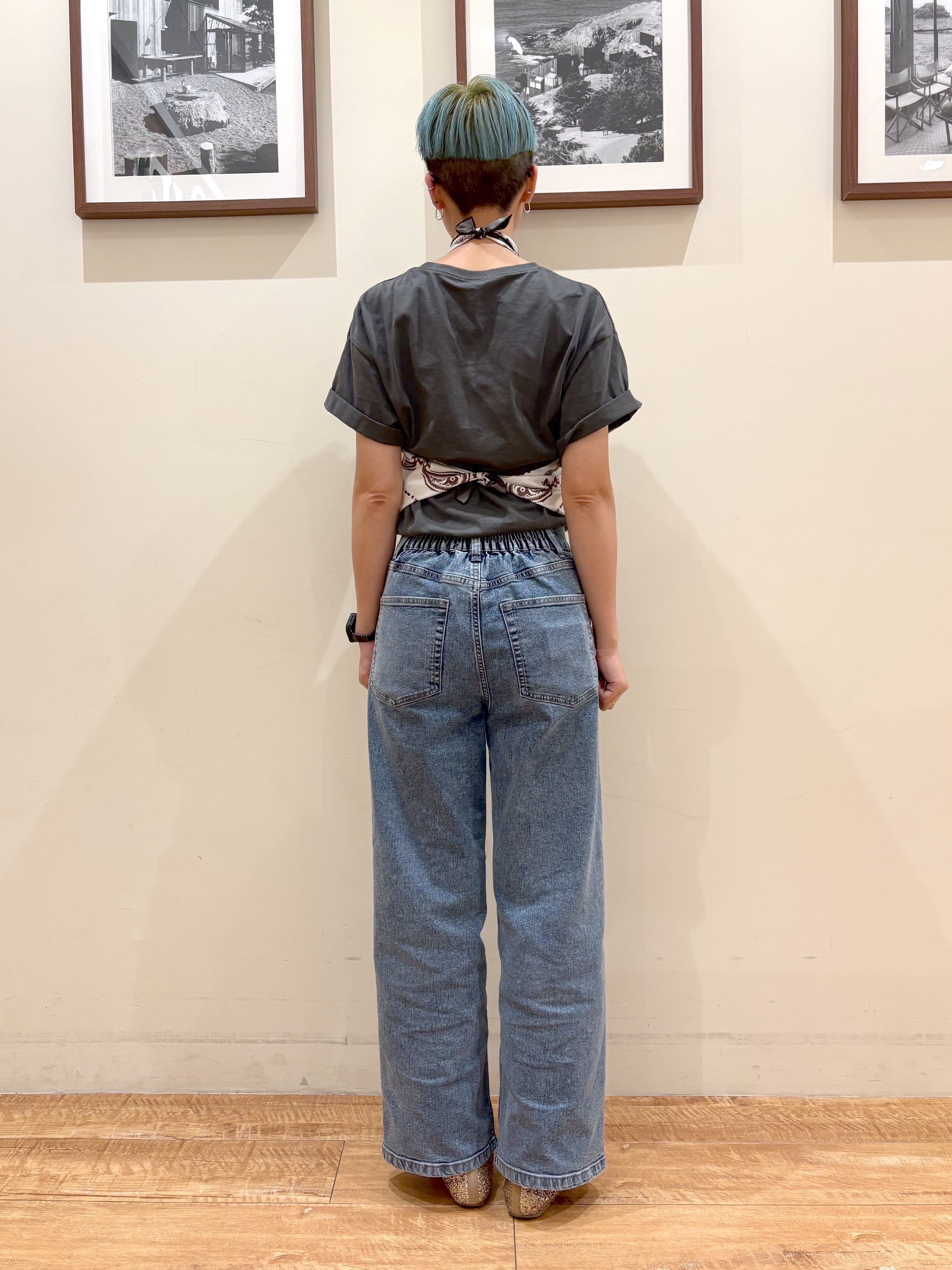 Ayumiさんの「SHOO･LA･RUE｜【S-LL/洗濯機可】大人っぽく着られる ジェルロゴプリントTシャツ」を使ったコーディネート