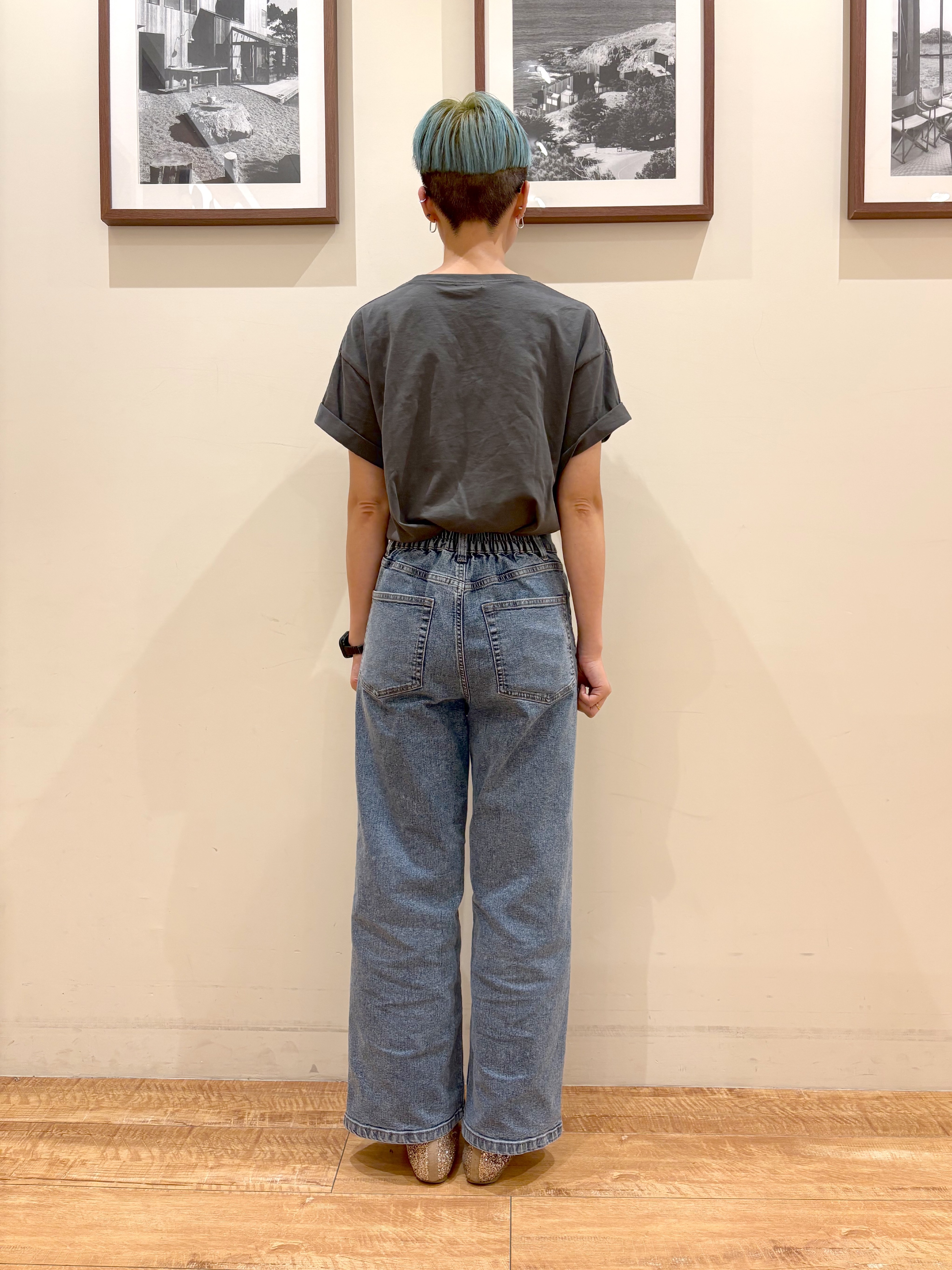 Ayumiさんの「SHOO･LA･RUE｜【S-LL/洗濯機可】大人っぽく着られる ジェルロゴプリントTシャツ」を使ったコーディネート