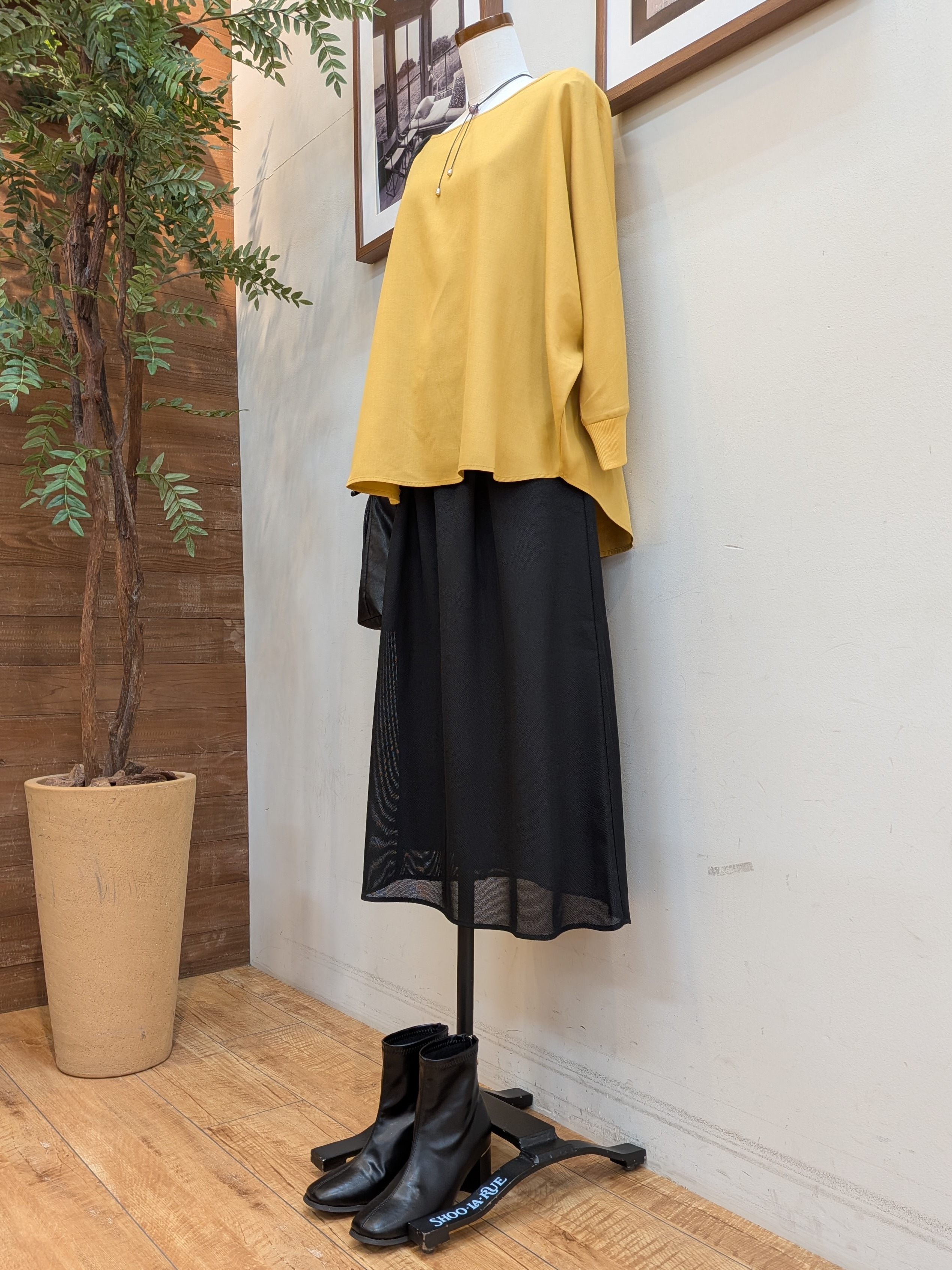 うっちーさんの「SHOO･LA･RUE｜【着丈選べる/洗濯後しわになりにくい】インせず着られる ドルマンブラウス」を使ったコーディネート