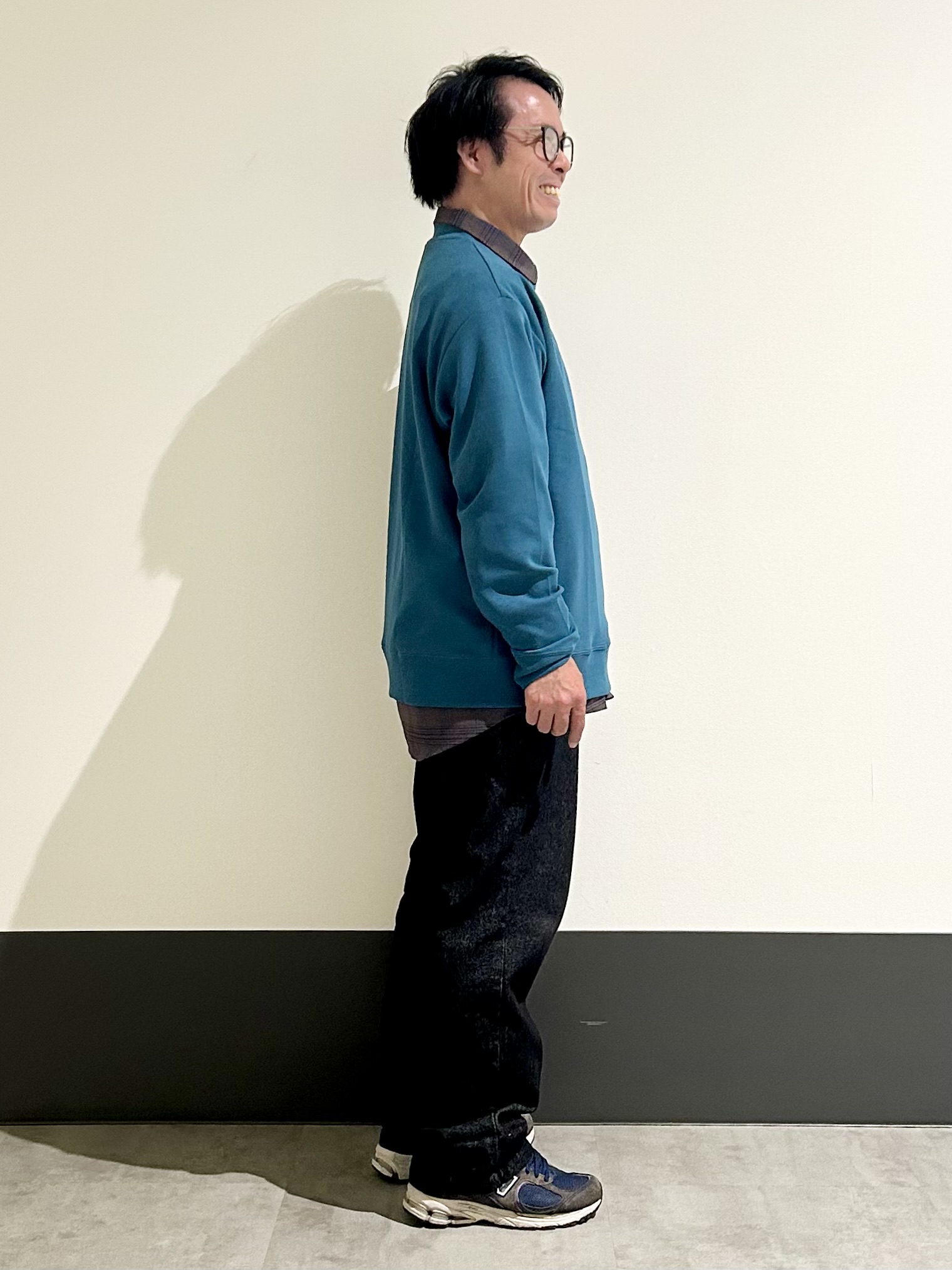 KENJI Iさんの「THE SHOP TK｜【洗濯機OK／ユニセックス】ダンボール ロゴスウェット」を使ったコーディネート