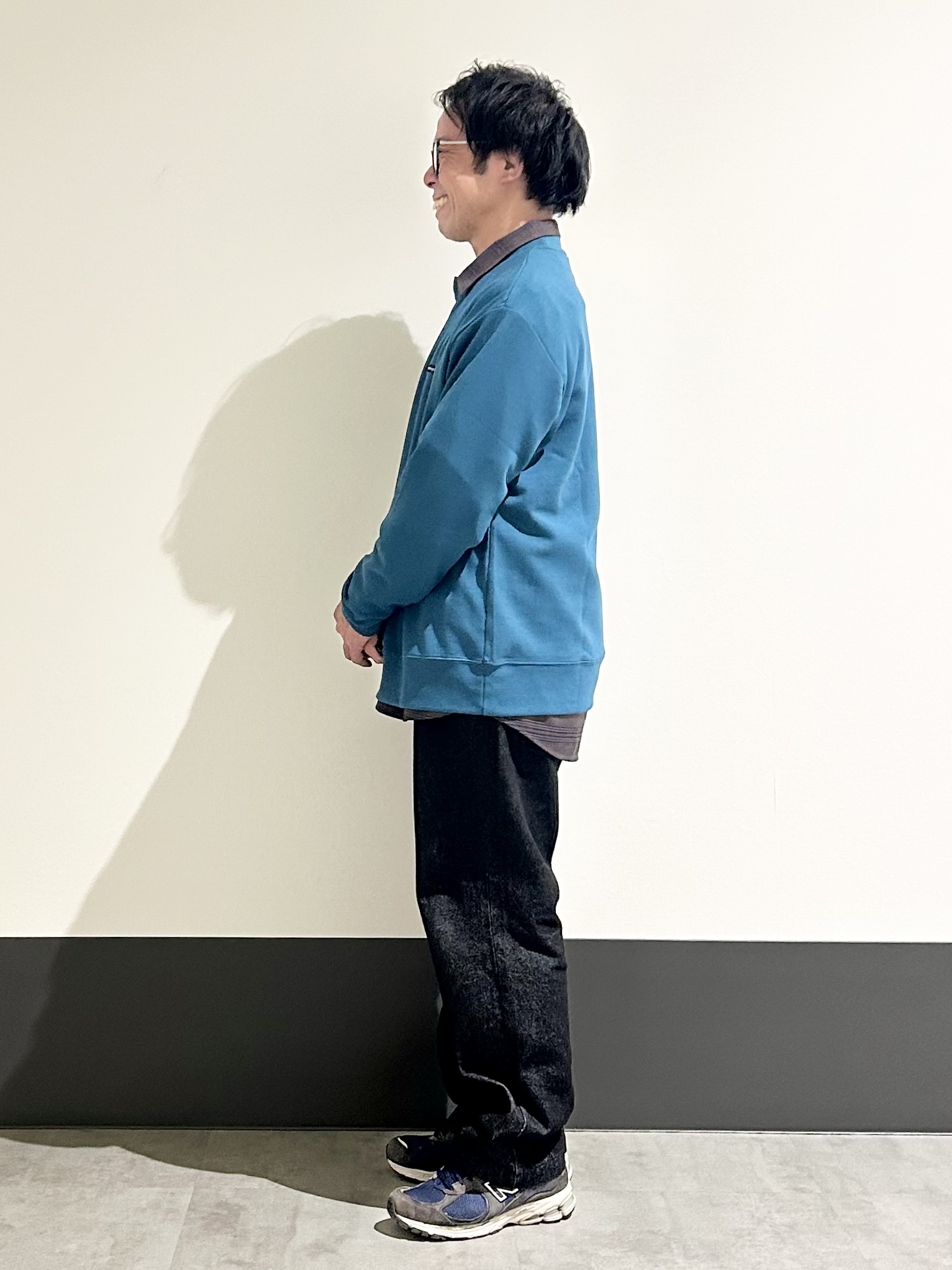 KENJI Iさんの「THE SHOP TK｜【洗濯機OK／ユニセックス】ダンボール ロゴスウェット」を使ったコーディネート