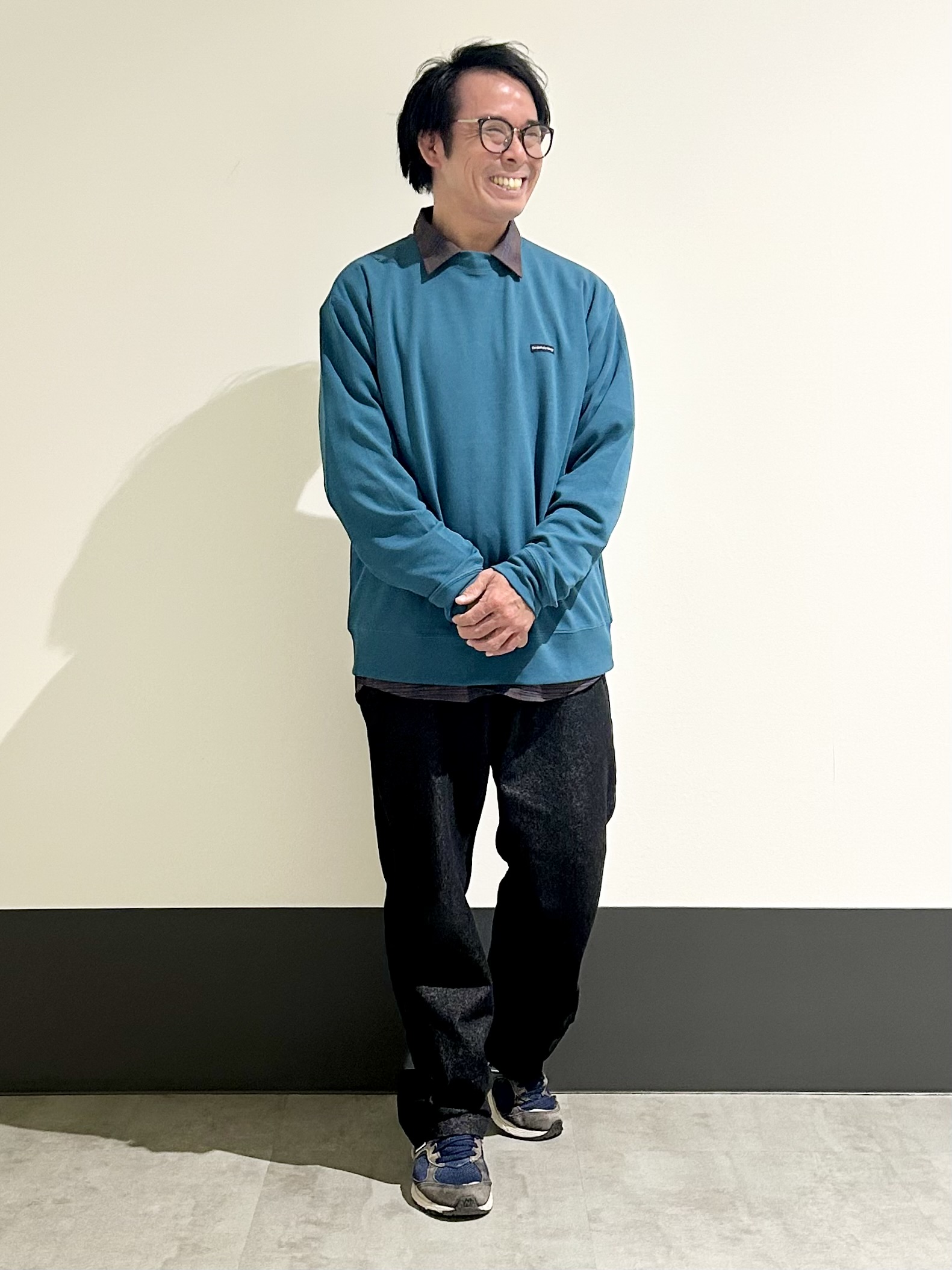KENJI Iさんの「THE SHOP TK｜【洗濯機OK／ユニセックス】ダンボール ロゴスウェット」を使ったコーディネート
