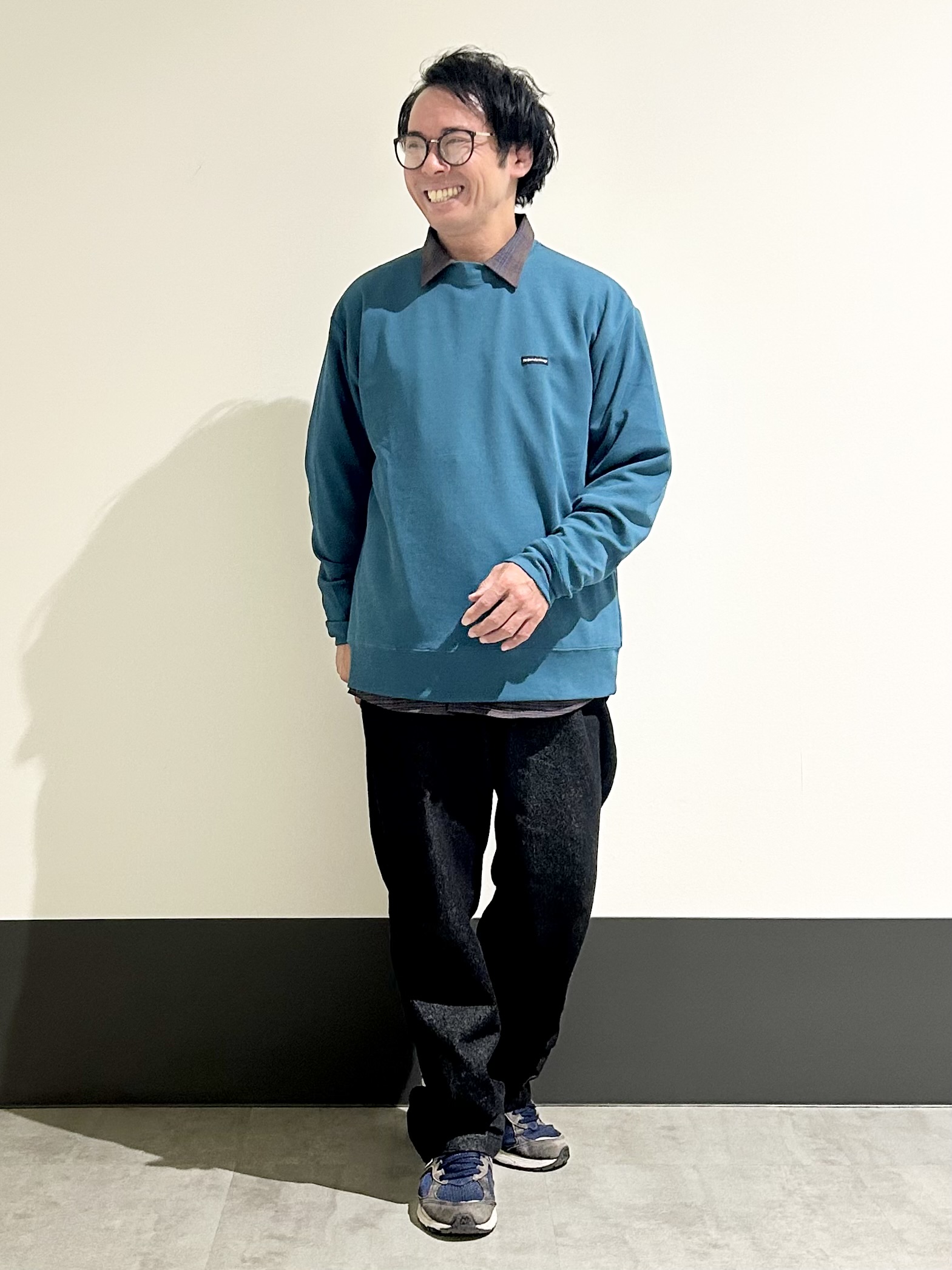 KENJI Iさんの「THE SHOP TK｜【洗濯機OK／ユニセックス】ダンボール ロゴスウェット」を使ったコーディネート