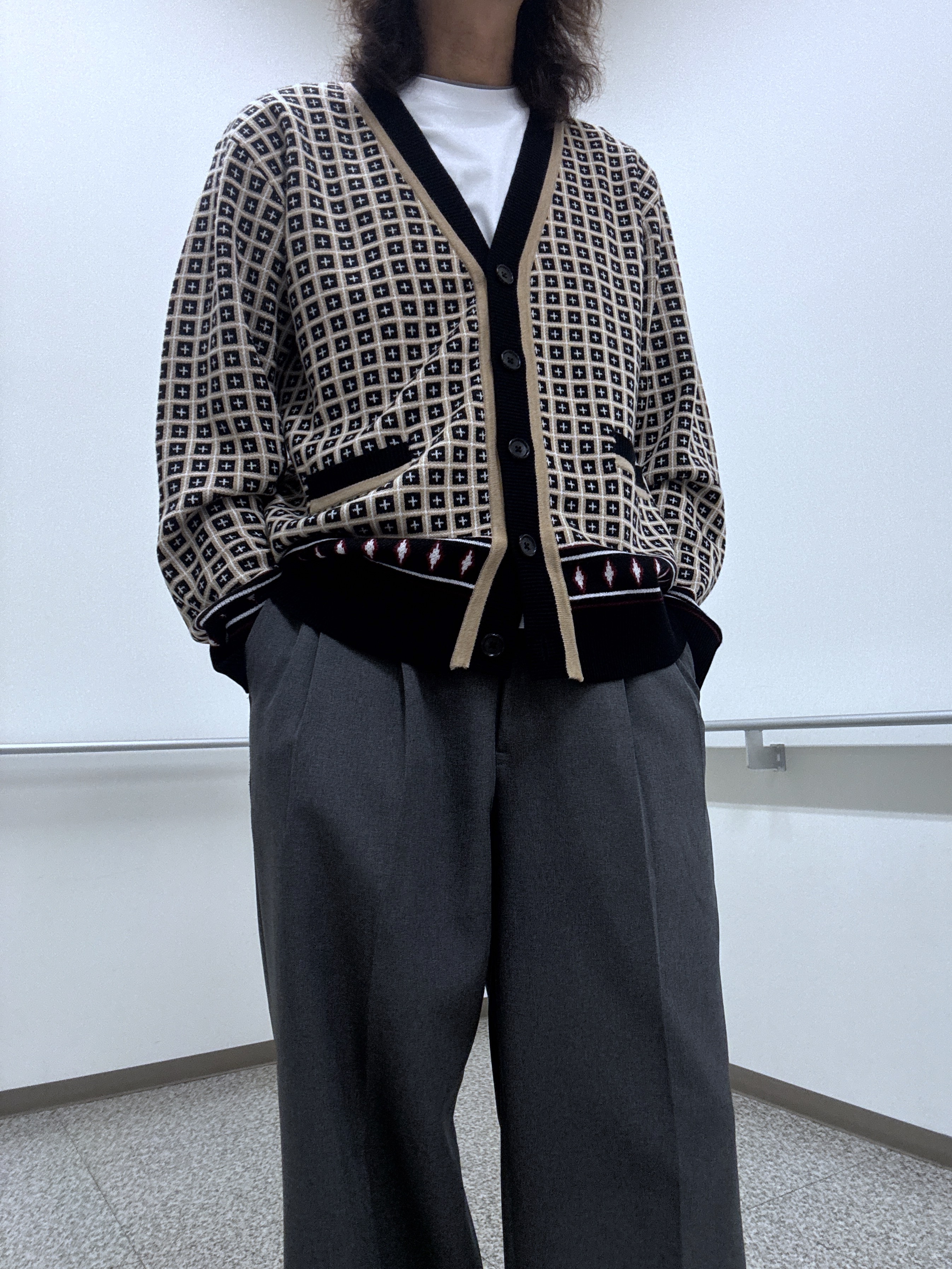 おーのさんの「TAKEO KIKUCHI｜【BOWLER HAT LABEL】ジオメトリック柄カーディガン」を使ったコーディネート