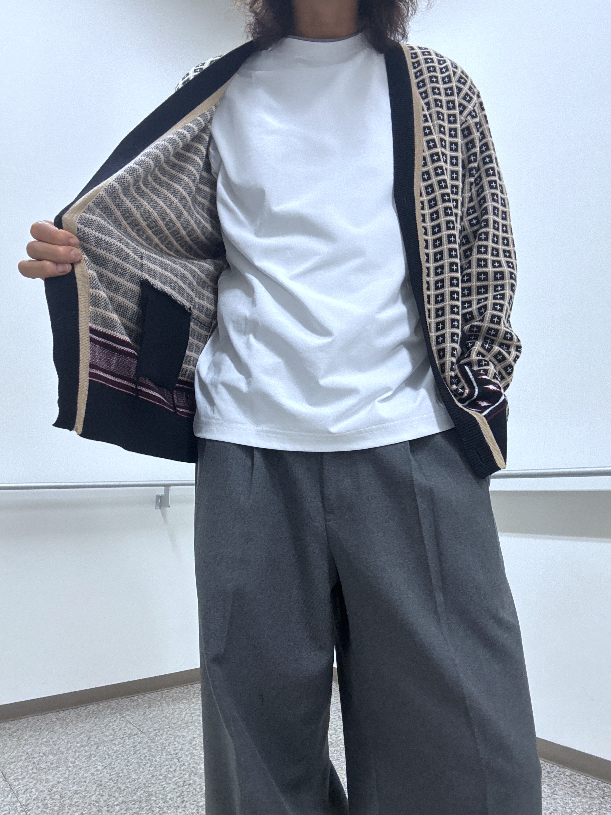 おーのさんの「TAKEO KIKUCHI｜【BOWLER HAT LABEL】ジオメトリック柄カーディガン」を使ったコーディネート