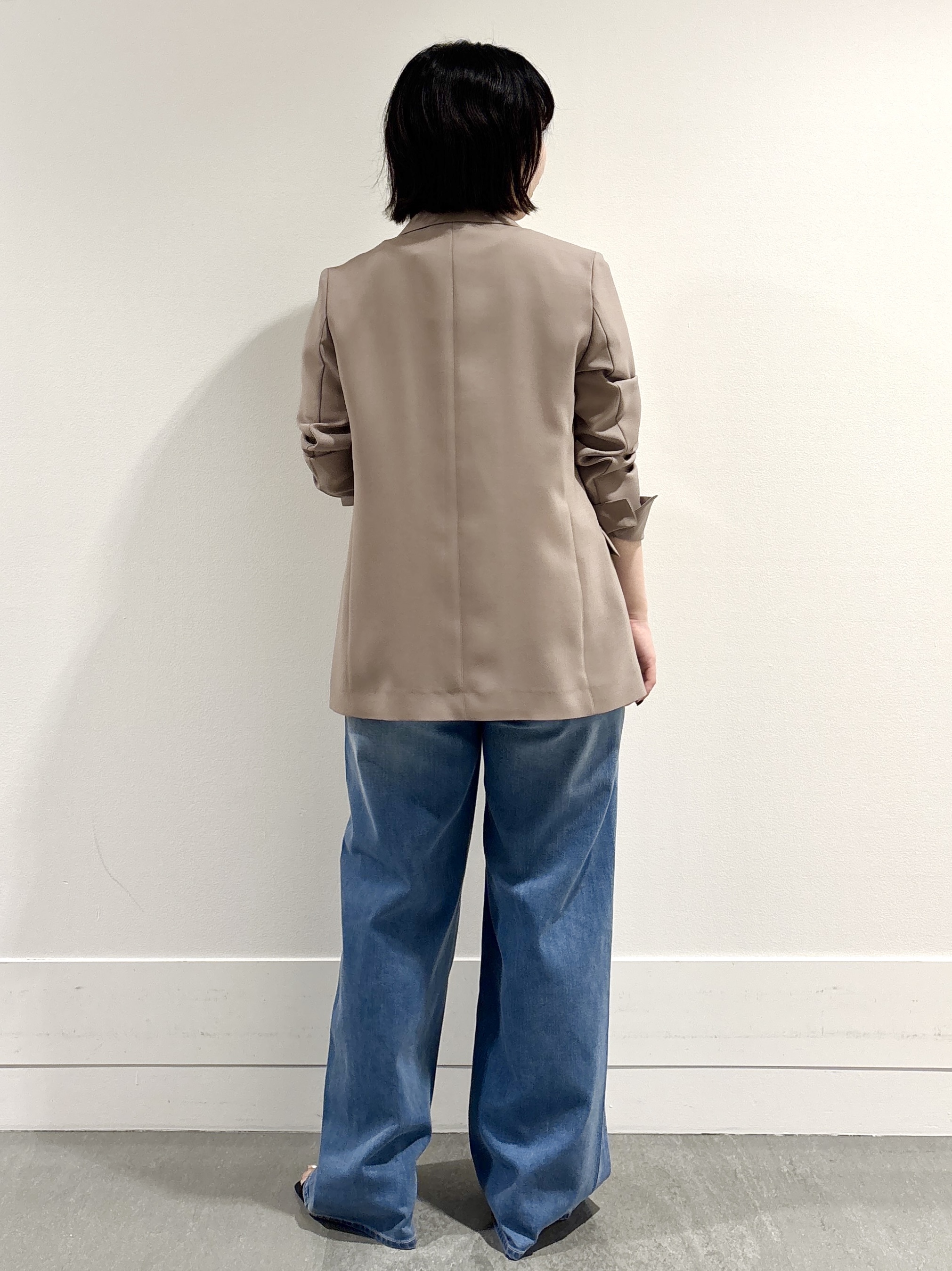 モエカさんの「UNTITLED｜【新色追加/セットアップ可】エアリー ダブルブレストジャケット」を使ったコーディネート