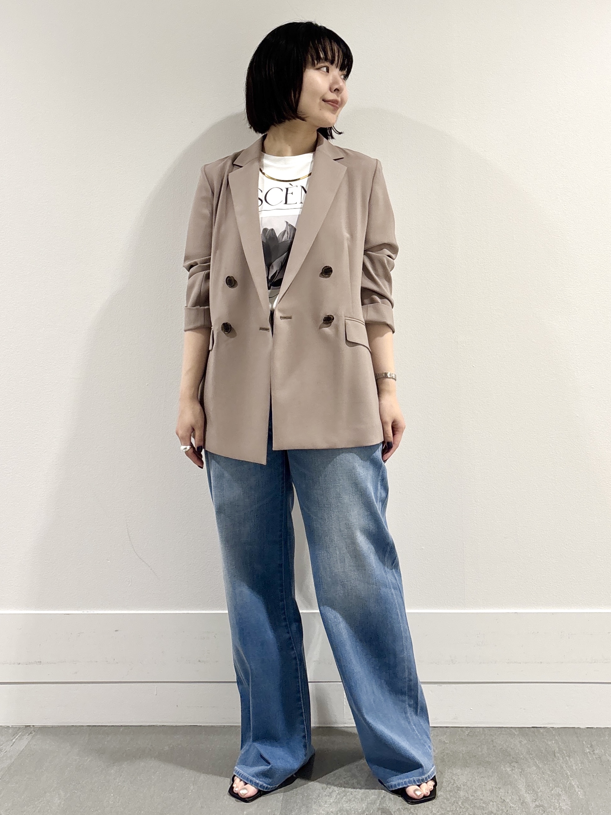 モエカさんの「UNTITLED｜【新色追加/セットアップ可】エアリー ダブルブレストジャケット」を使ったコーディネート