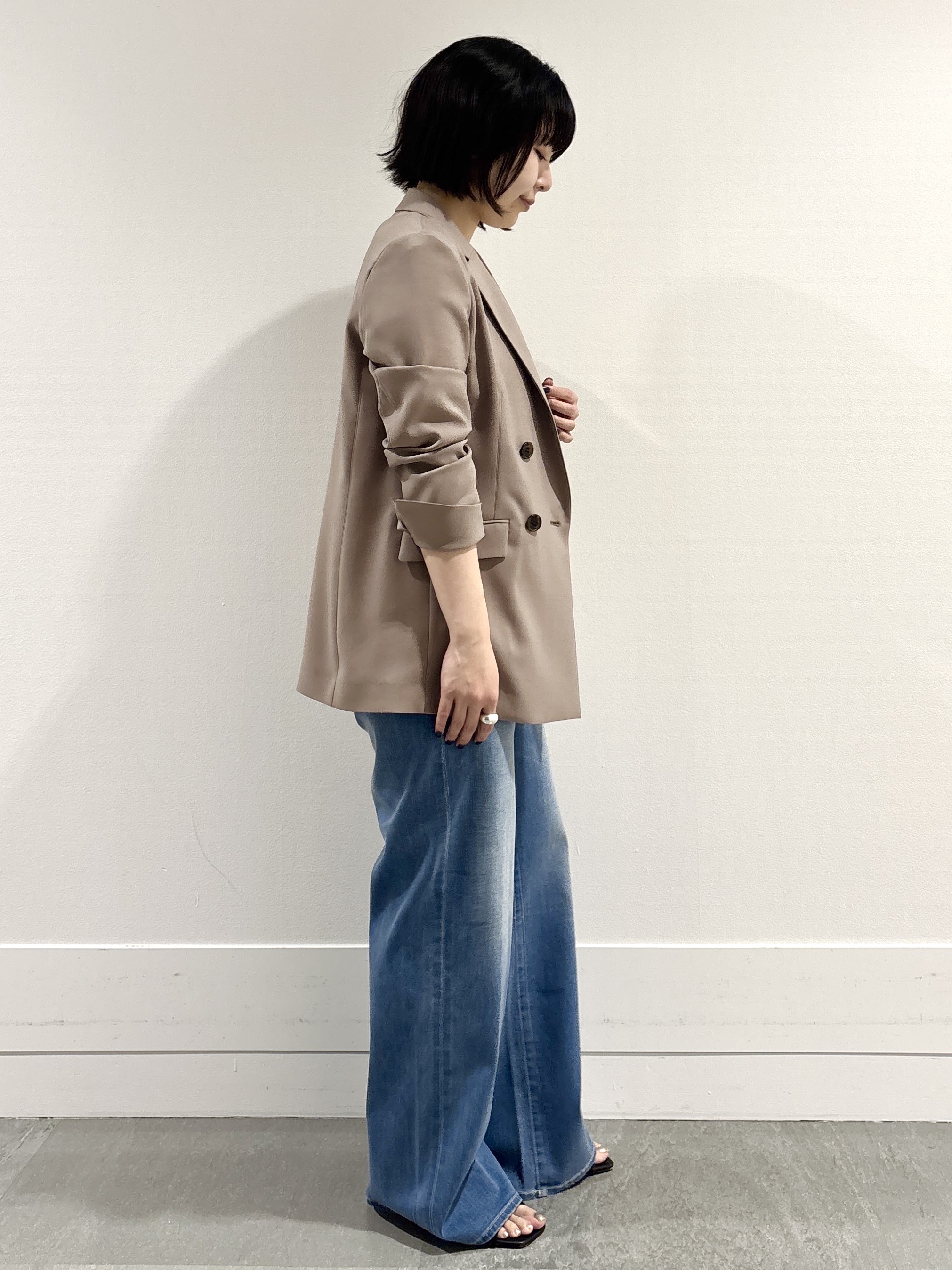 モエカさんの「UNTITLED｜【新色追加/セットアップ可】エアリー ダブルブレストジャケット」を使ったコーディネート