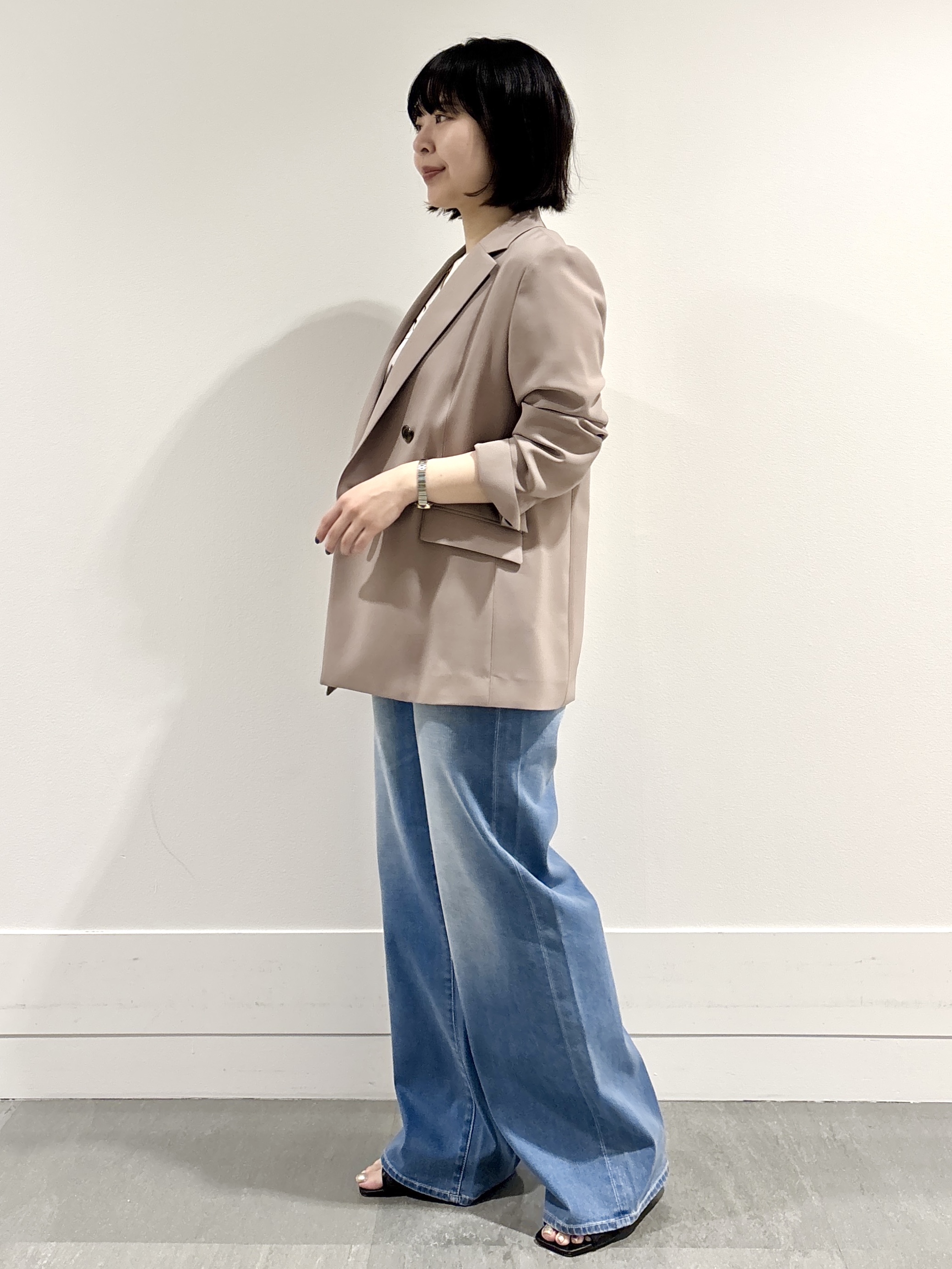 モエカさんの「UNTITLED｜【新色追加/セットアップ可】エアリー ダブルブレストジャケット」を使ったコーディネート