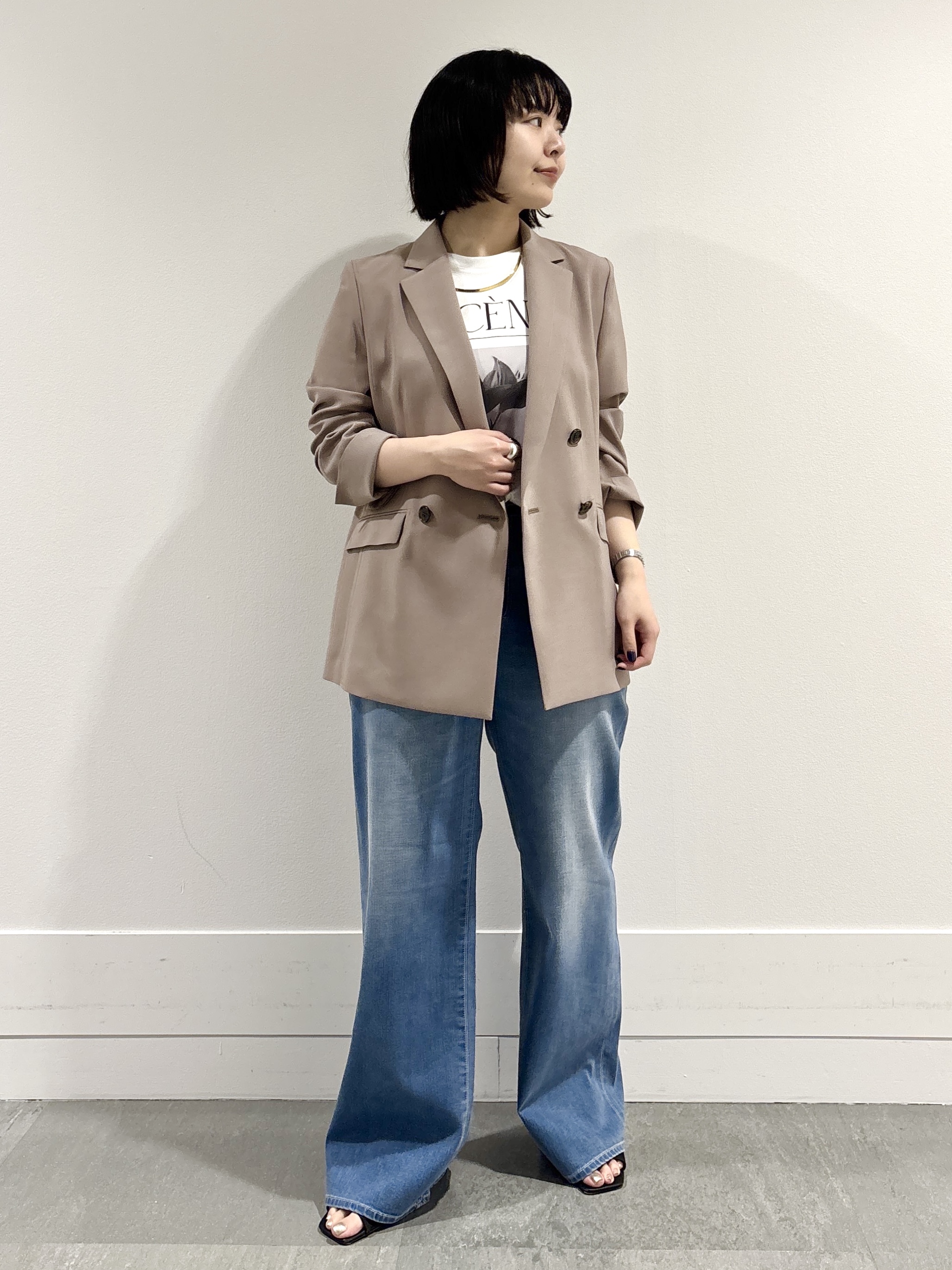 モエカさんの「UNTITLED｜【新色追加/セットアップ可】エアリー ダブルブレストジャケット」を使ったコーディネート