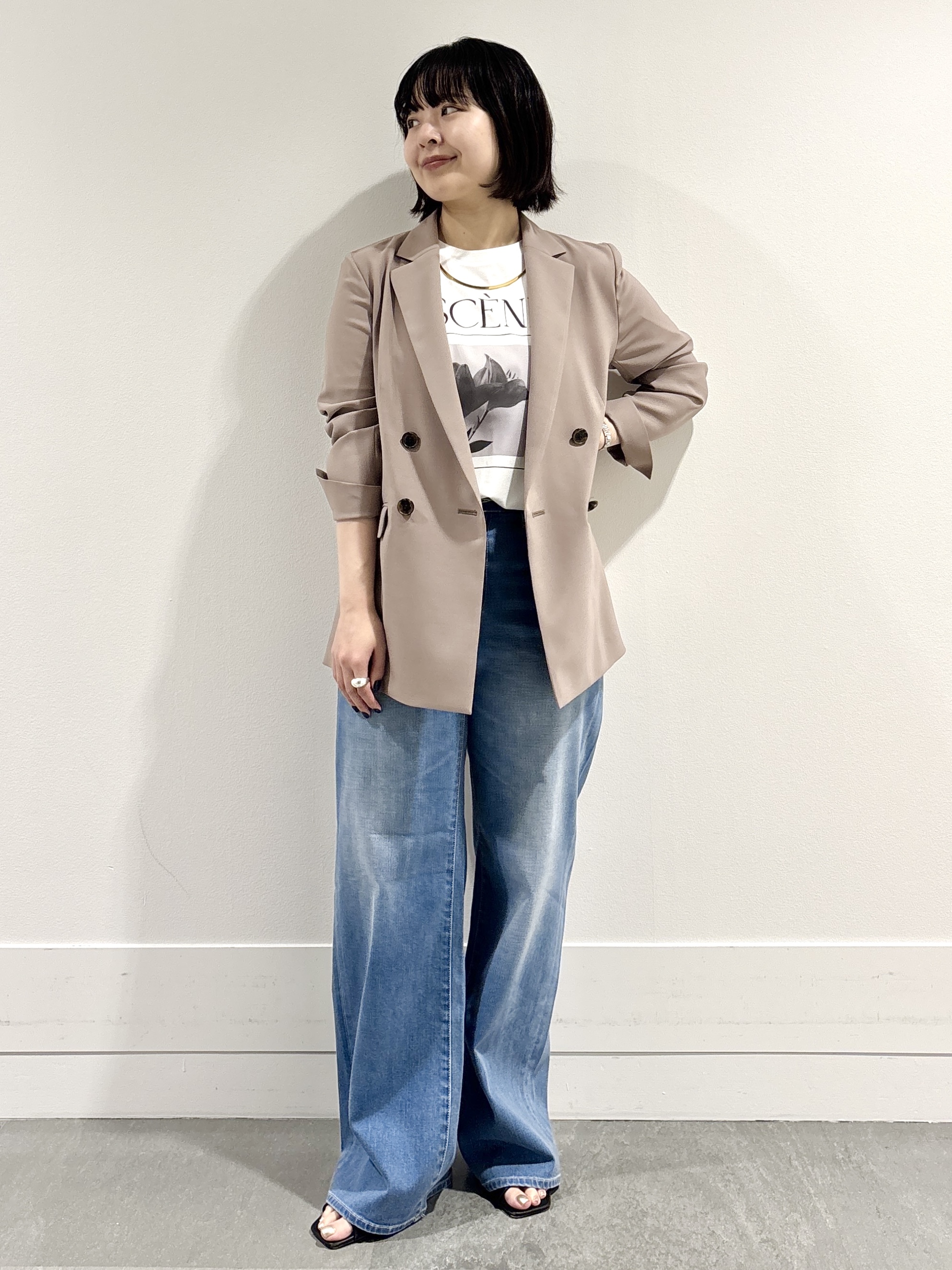 モエカさんの「UNTITLED｜【新色追加/セットアップ可】エアリー ダブルブレストジャケット」を使ったコーディネート