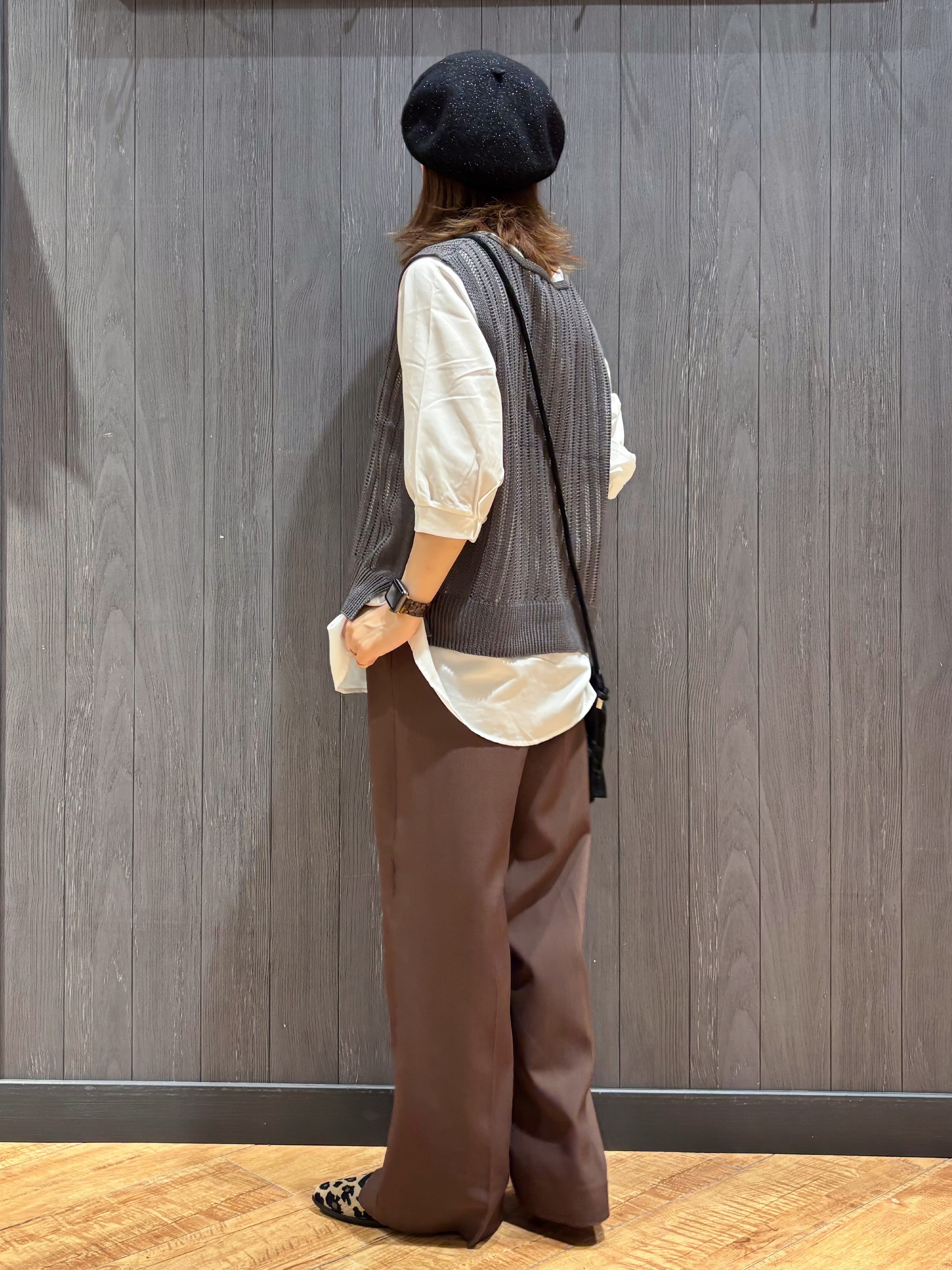 meiさんの「SHOO･LA･RUE｜【2点セット/洗濯機可/S-LL】透かし編みニットベスト＋5分袖シャツ」を使ったコーディネート
