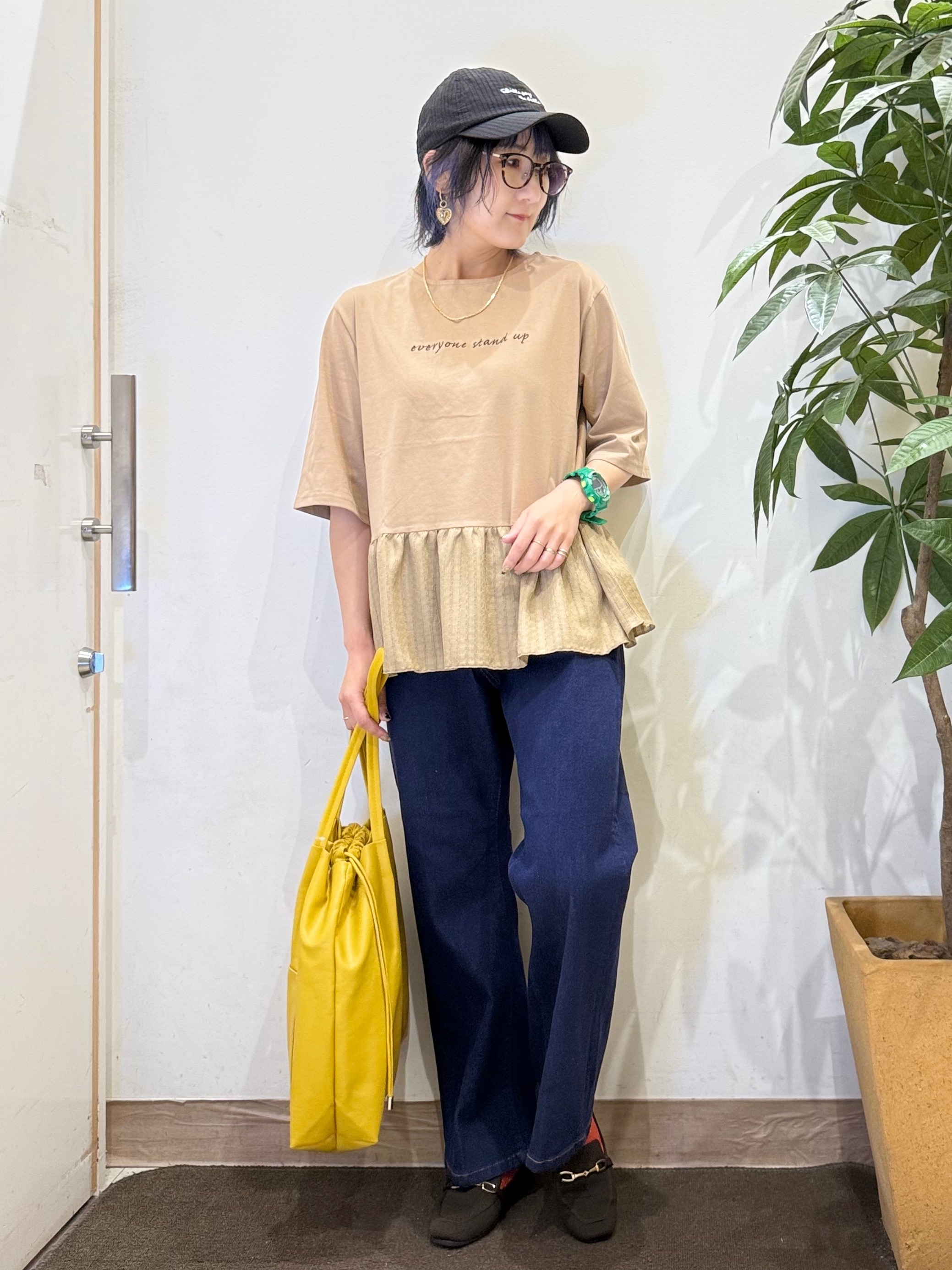 misakiさんの「SHOO･LA･RUE｜【S-LL】自然に体型カバー 裾切替 ペプラム刺繍Tシャツ」を使ったコーディネート