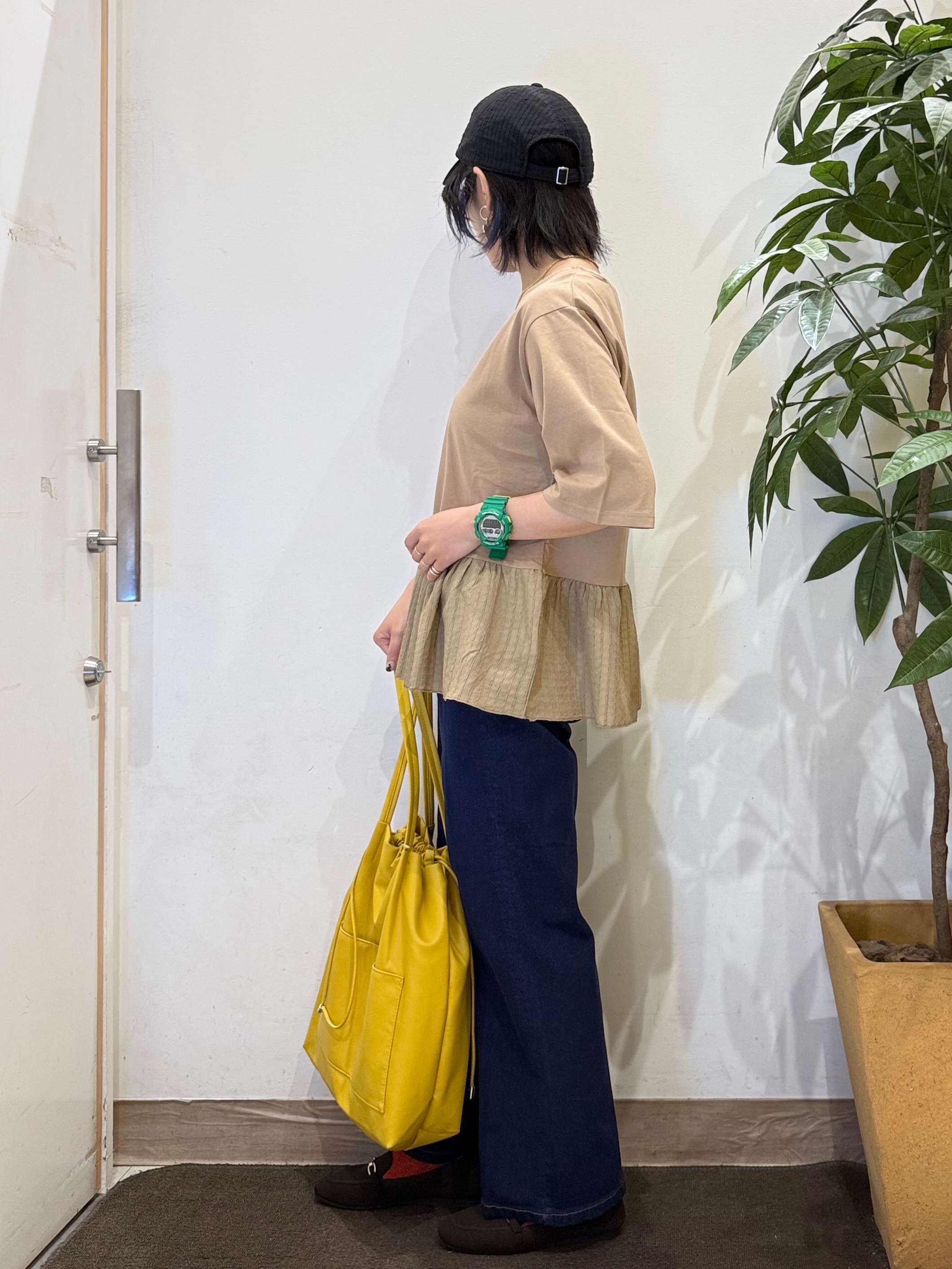 misakiさんの「SHOO･LA･RUE｜【S-LL】自然に体型カバー 裾切替 ペプラム刺繍Tシャツ」を使ったコーディネート