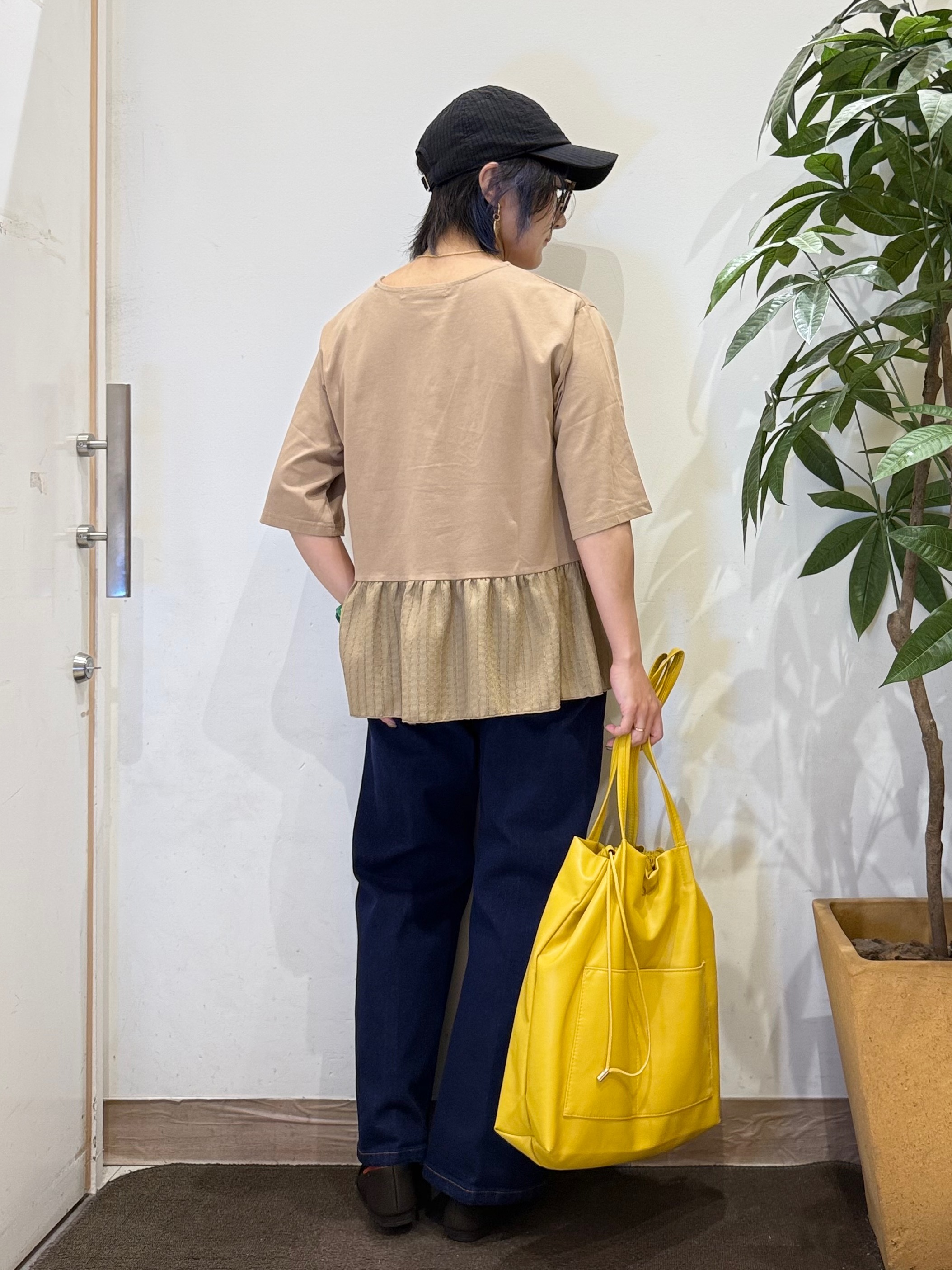 misakiさんの「SHOO･LA･RUE｜【S-LL】自然に体型カバー 裾切替 ペプラム刺繍Tシャツ」を使ったコーディネート