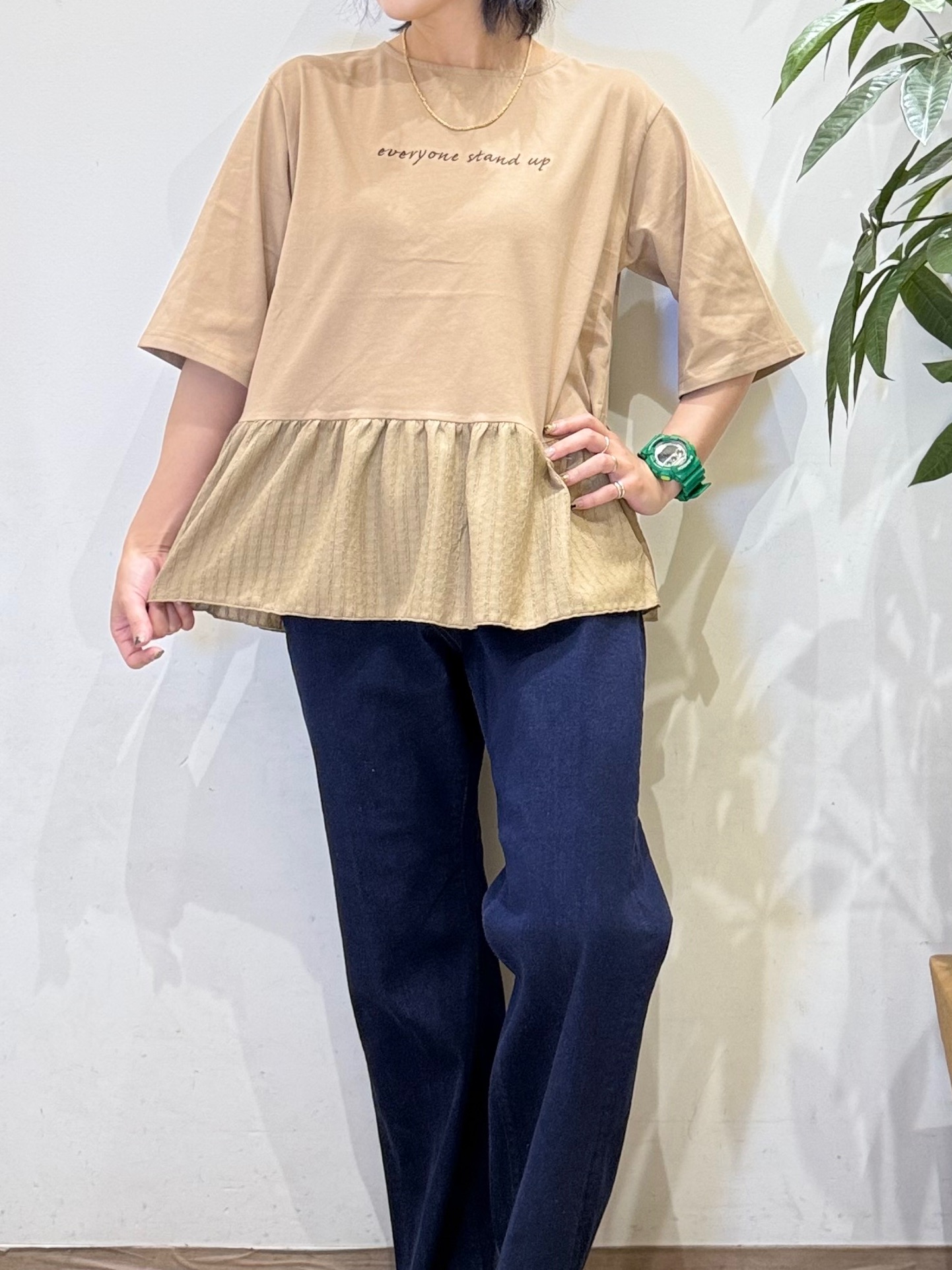 misakiさんの「SHOO･LA･RUE｜【S-LL】自然に体型カバー 裾切替 ペプラム刺繍Tシャツ」を使ったコーディネート