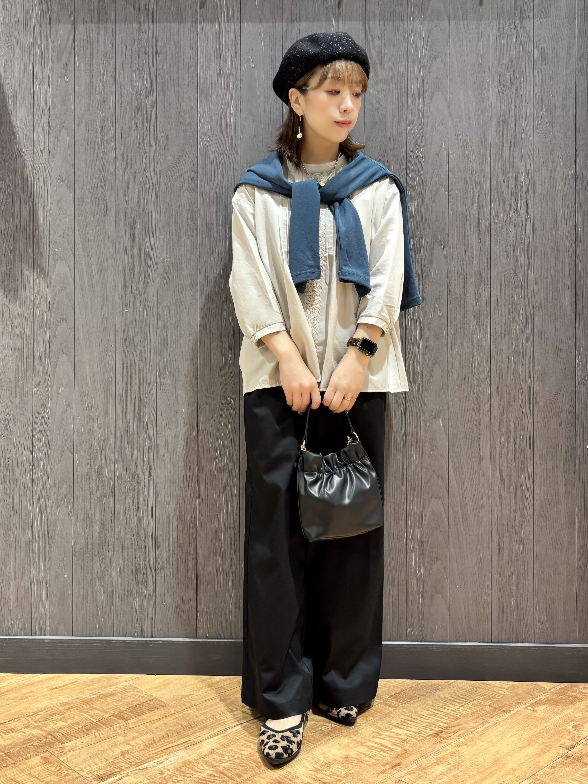 meiさんの「SHOO･LA･RUE｜【S-LL/洗濯機可】1枚で華やかに フロントレース7分袖ブラウス」を使ったコーディネート