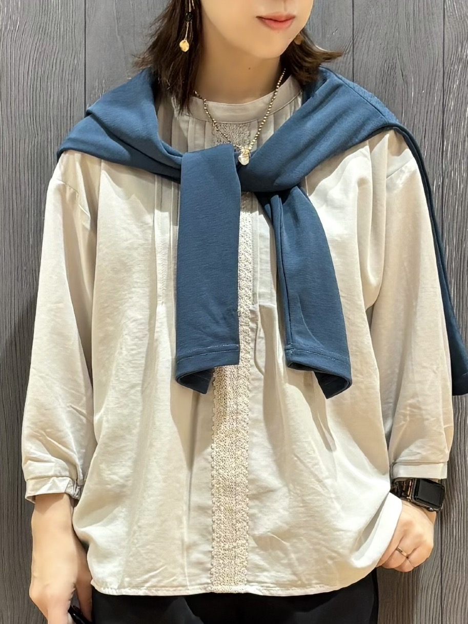 meiさんの「SHOO･LA･RUE｜【S-LL/洗濯機可】1枚で華やかに フロントレース7分袖ブラウス」を使ったコーディネート