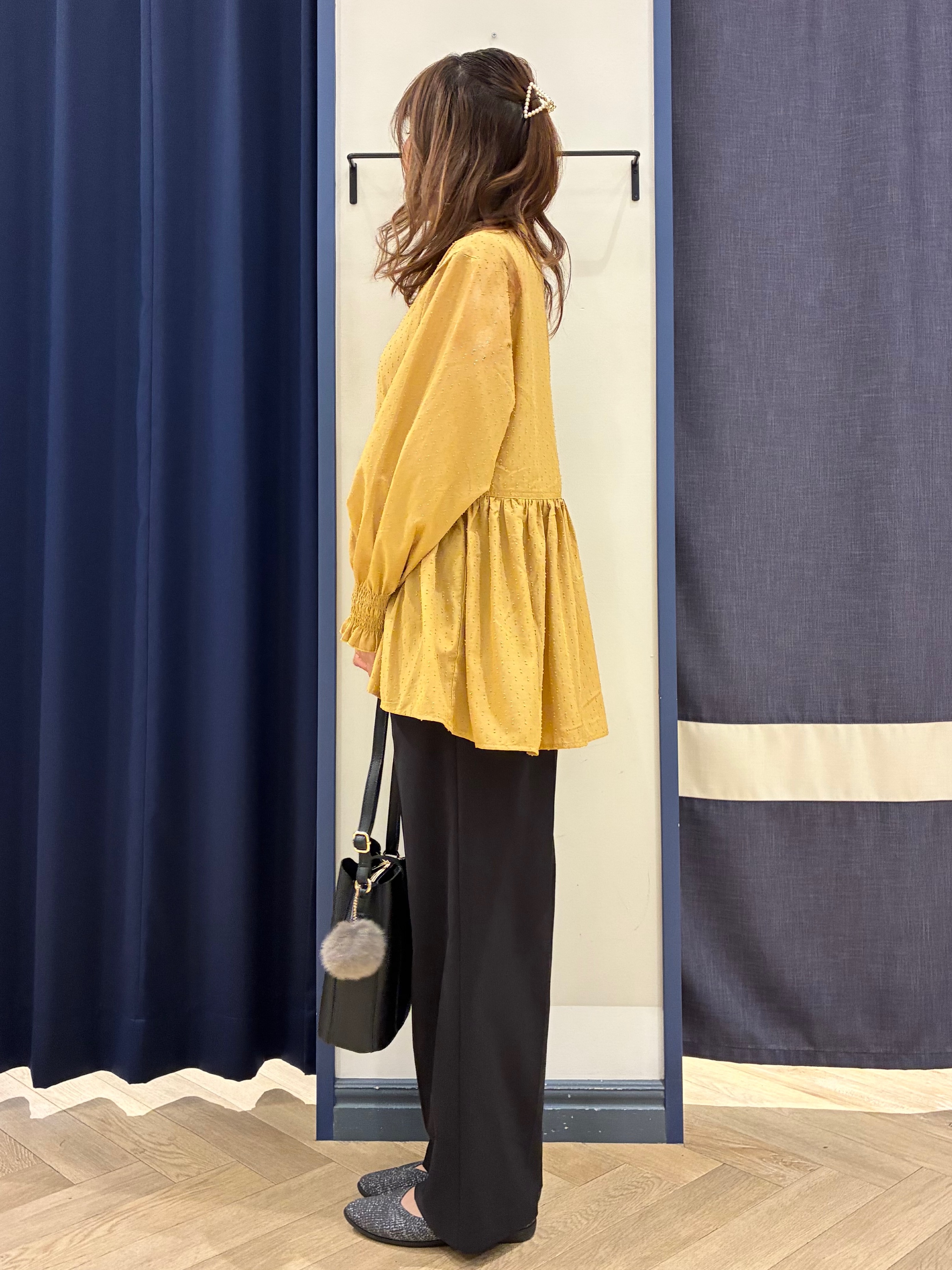 Orikaさんの「grove｜軽やかな透け感が映える　シアードビーペプラムブラウス」を使ったコーディネート