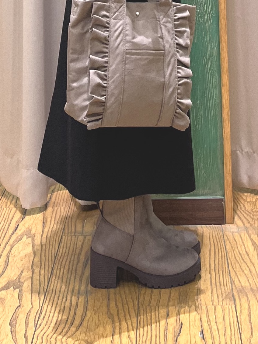 ゆっきーさんの「SHOO･LA･RUE｜【洗濯後しわになりにくい/S-LL】選べる6パターン 羽織としても活躍する ベーシックシャツ」を使ったコーディネート