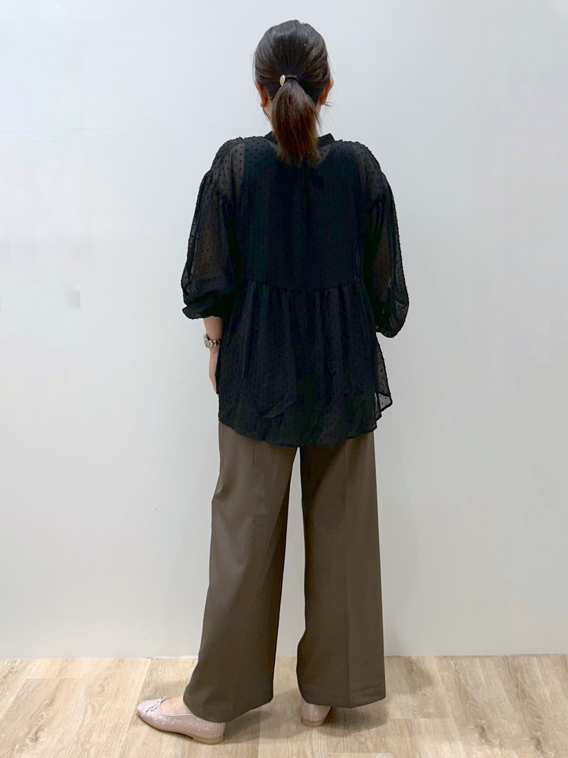 hiroさんの「OPAQUE.CLIP｜シアードットペプラムブラウス【洗濯機OK】」を使ったコーディネート