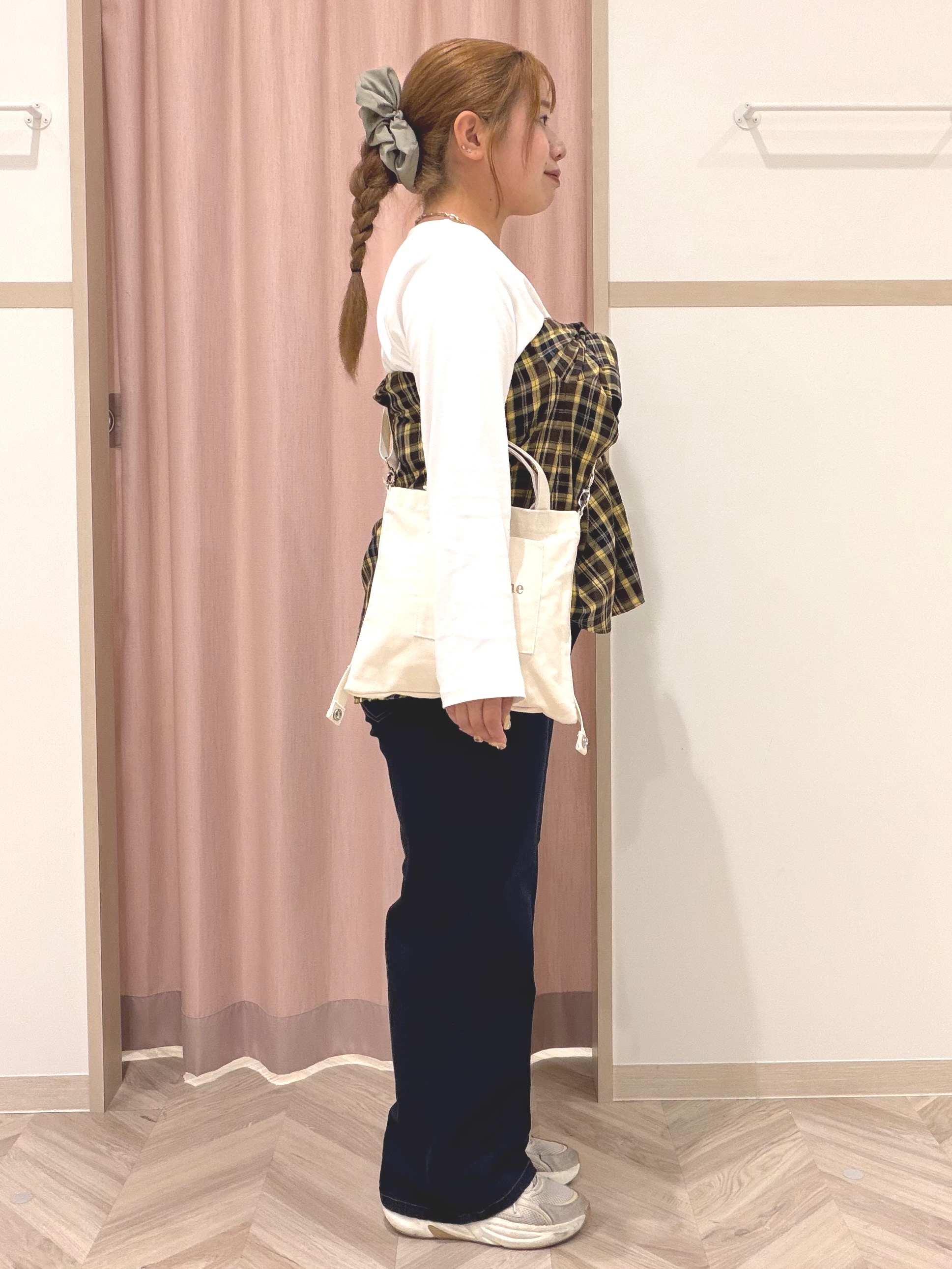 まちゃんなちゃんさんの「SHOO･LA･RUE｜【UV/S-LL/洗濯機可】大人上品 ロゴプリントロンT」を使ったコーディネート