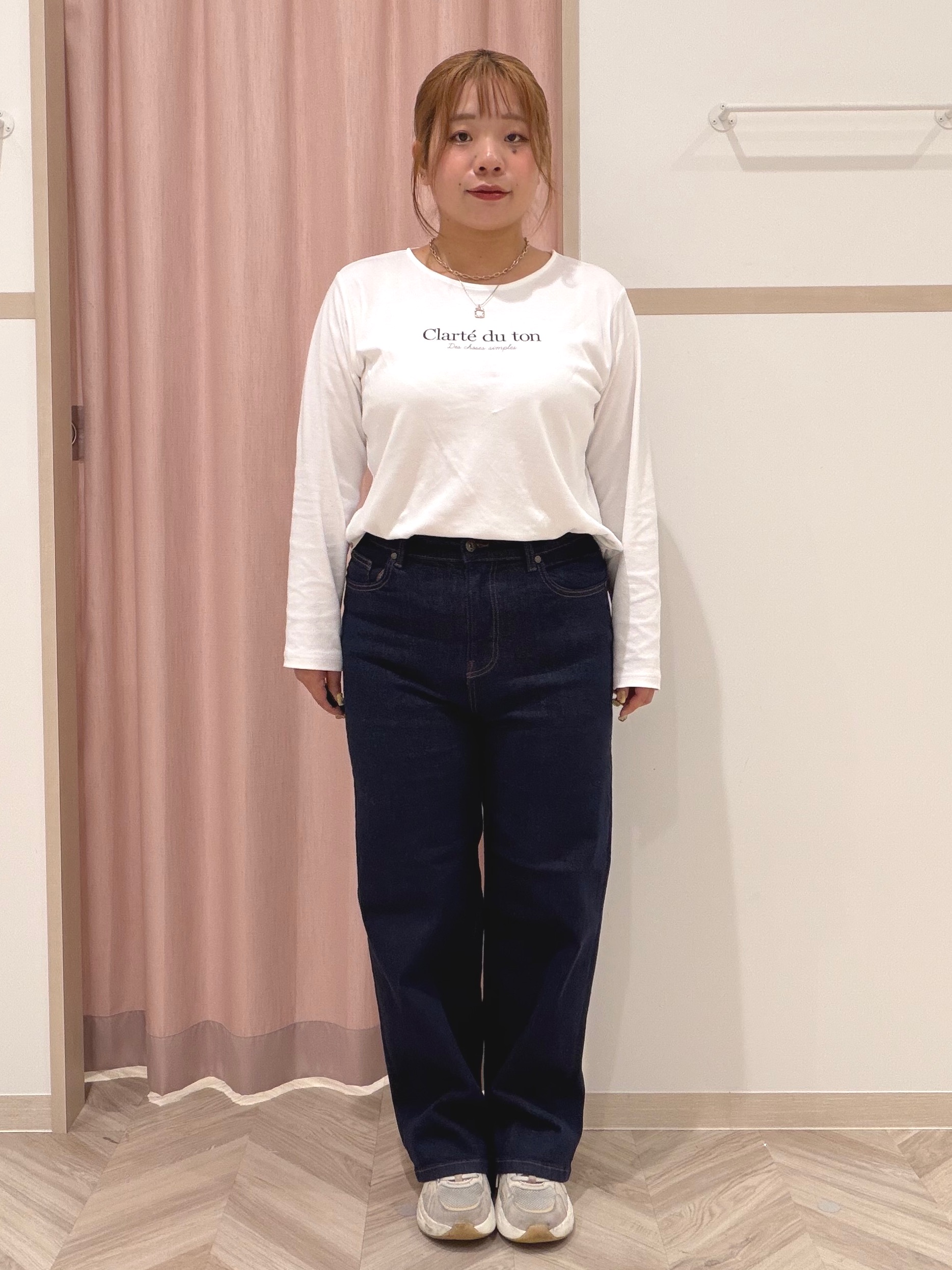 まちゃんなちゃんさんの「SHOO･LA･RUE｜【UV/S-LL/洗濯機可】大人上品 ロゴプリントロンT」を使ったコーディネート