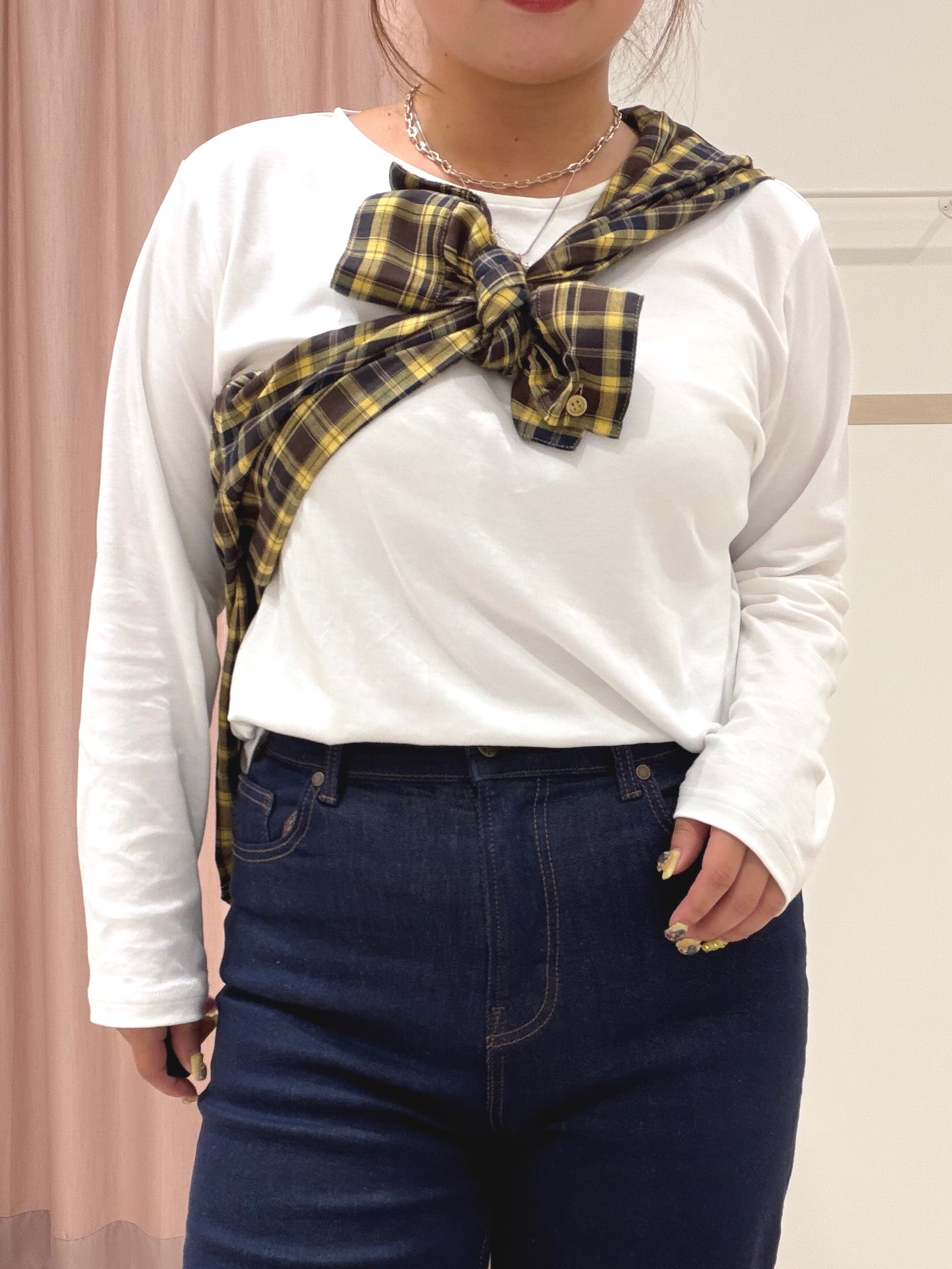 まちゃんなちゃんさんの「SHOO･LA･RUE｜【UV/S-LL/洗濯機可】大人上品 ロゴプリントロンT」を使ったコーディネート
