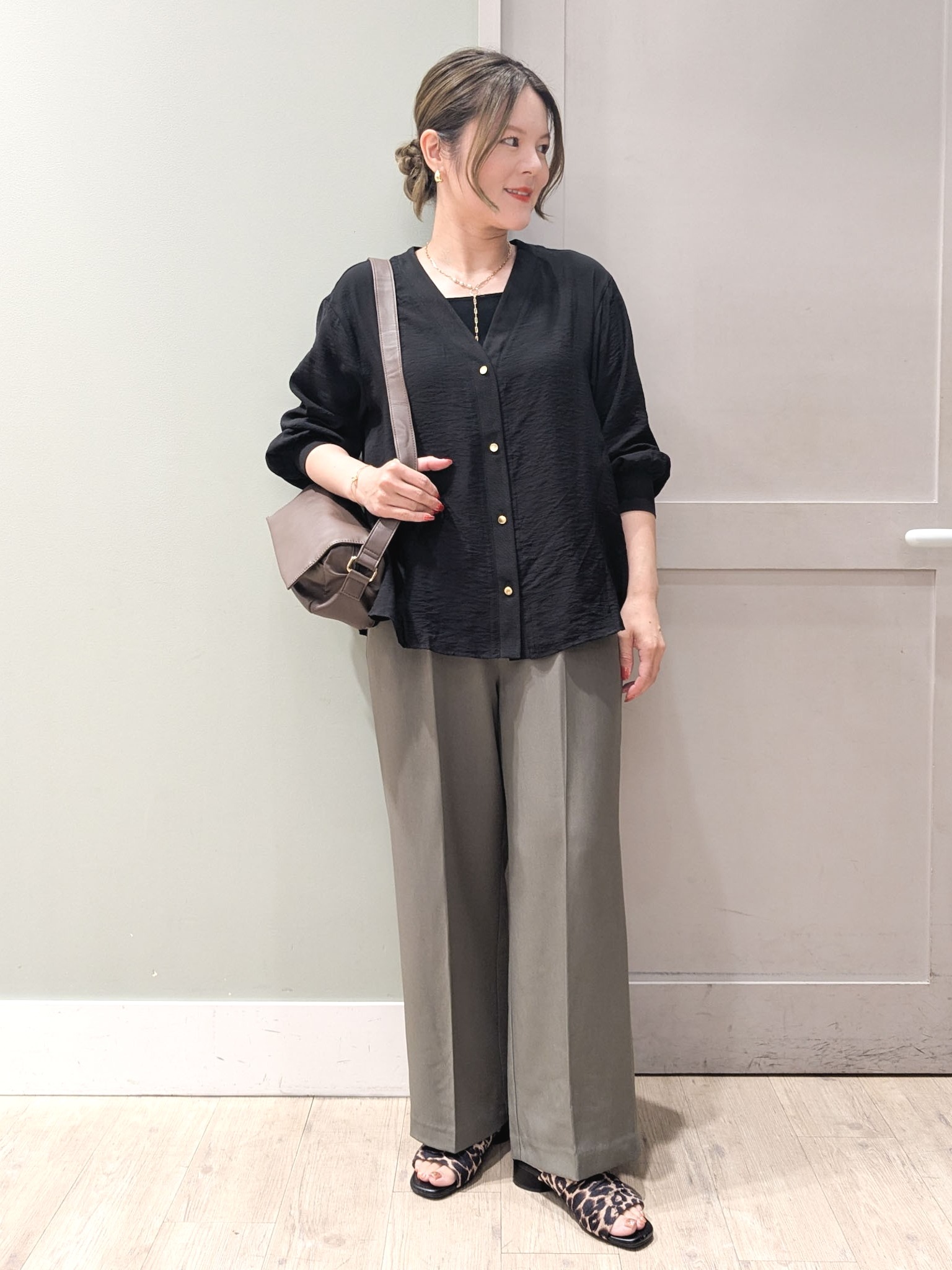kuwawaさんの「grove｜シアーシャツカーディガン」を使ったコーディネート