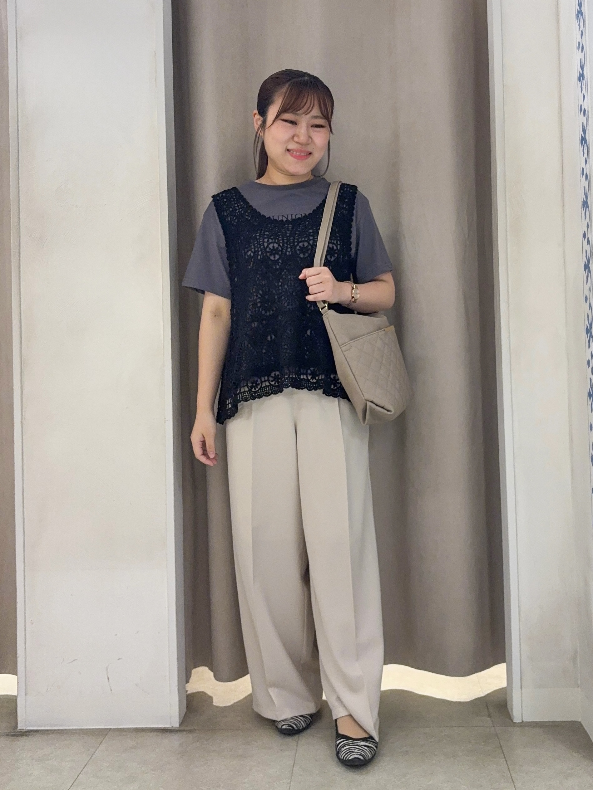 SO(R)Aさんの「SHOO･LA･RUE｜【S-LL/洗濯機可】ラクにキレイに Vネックペプラムオールインワン」を使ったコーディネート