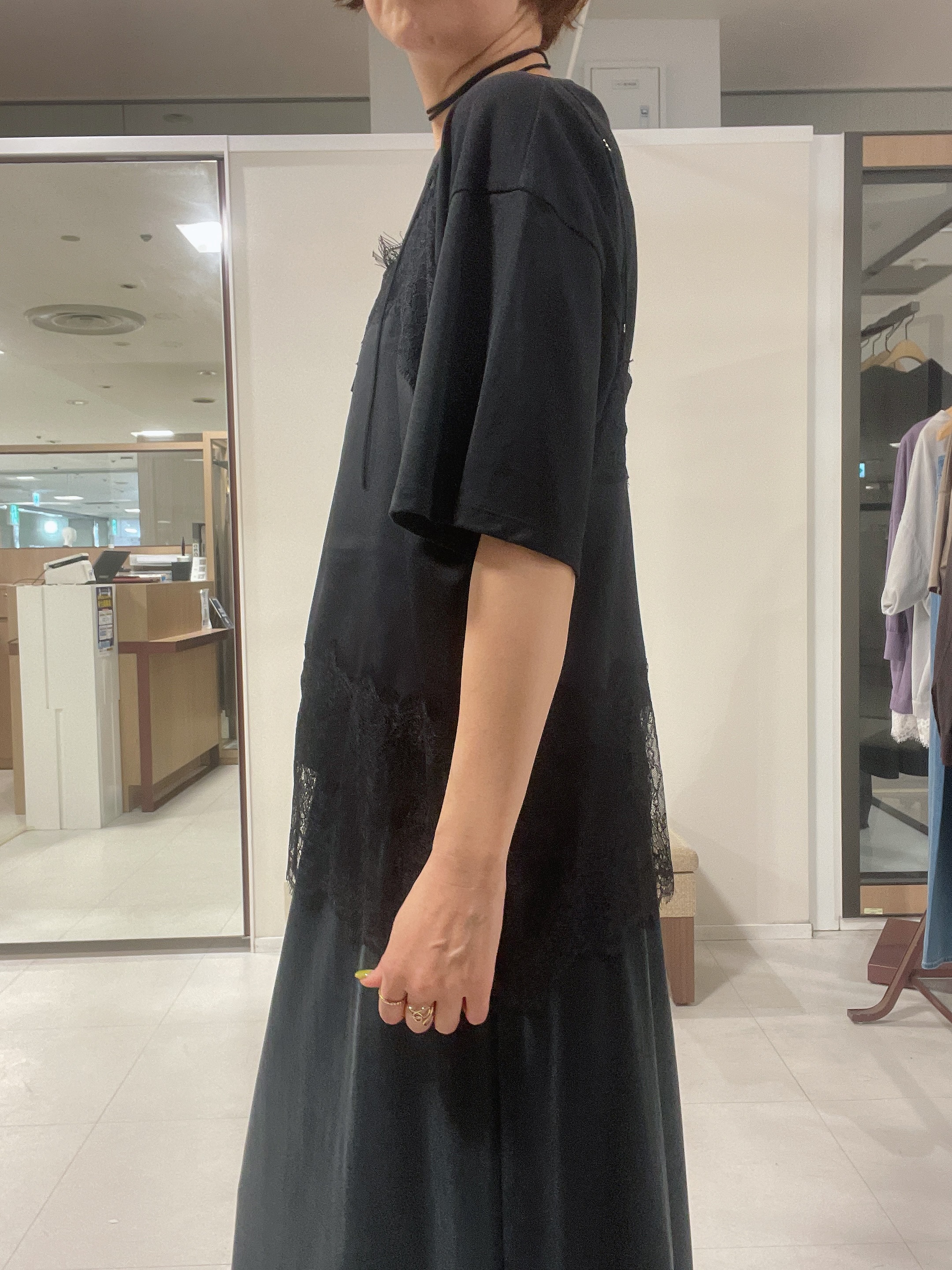 IWAMOさんの「UNTITLED｜【1枚でもセットでも】レースキャミ付きプルオーバー」を使ったコーディネート
