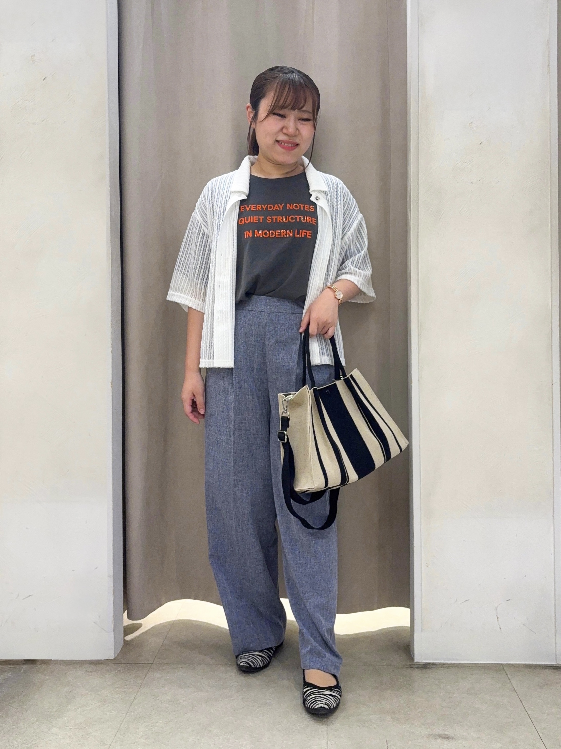 SO(R)Aさんの「SHOO･LA･RUE｜【S-LL/洗濯機可】ラクにキレイに Vネックペプラムオールインワン」を使ったコーディネート