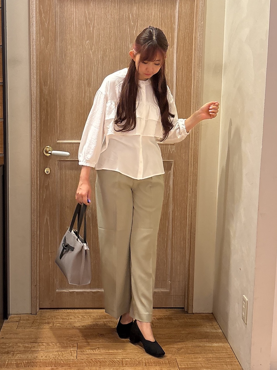 miiさんの「SHOO･LA･RUE｜【S-LL/洗濯機可】1枚で華やか ティアードフリルブラウス」を使ったコーディネート