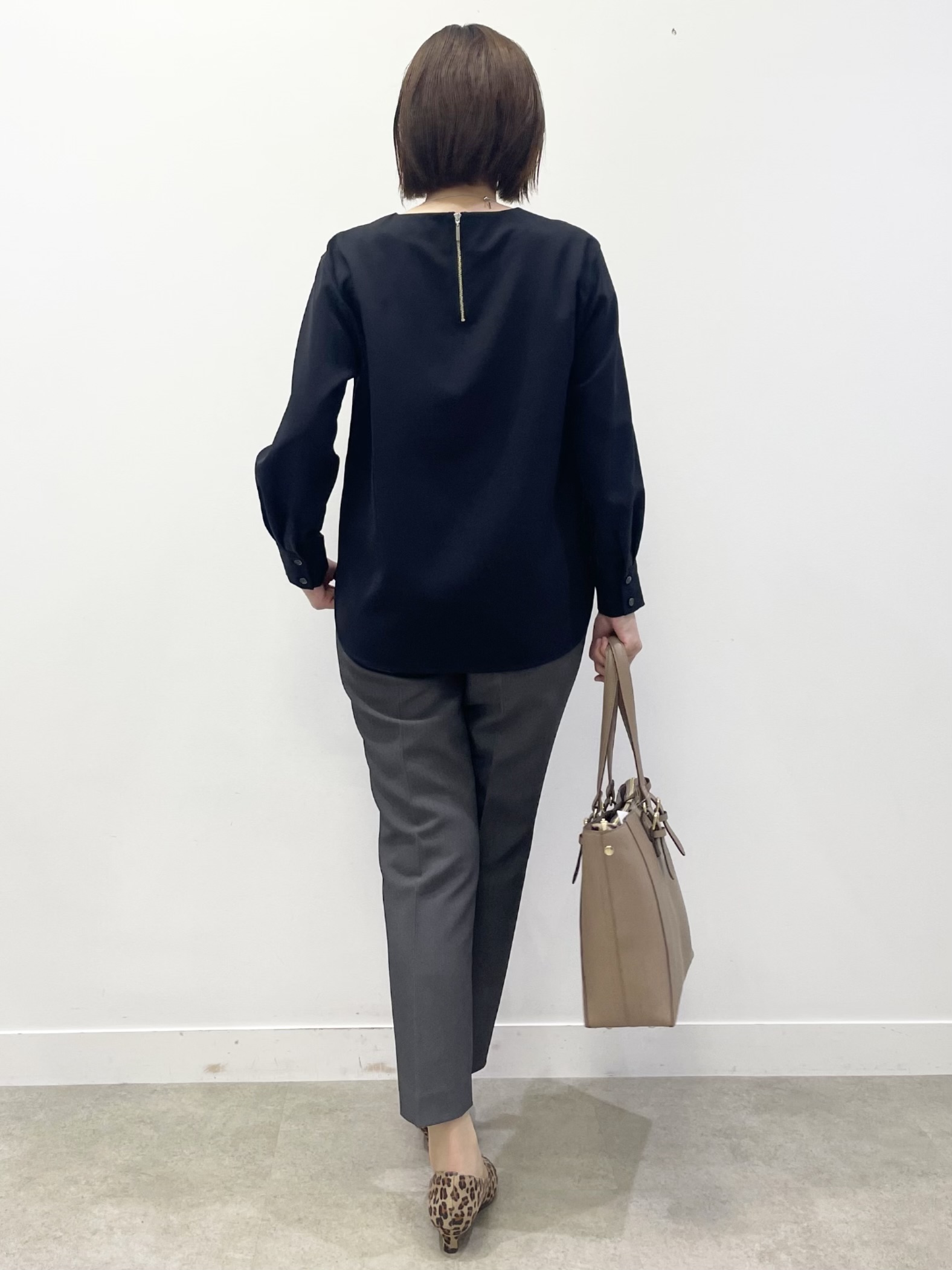 あやたかさんの「Reflect｜【通勤】きれいめラウンドネックブラウス」を使ったコーディネート