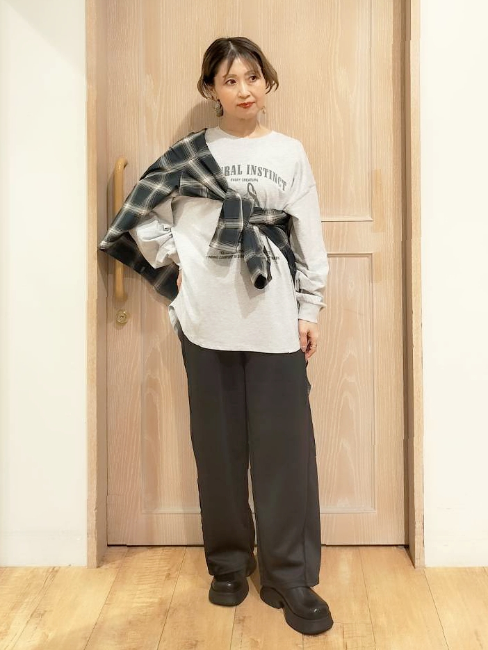 YUKIさんの「SHOO･LA･RUE｜【洗濯後しわになりにくい/S-LL】気分で選ぶ 大人のデイリー使いに ベーシックシャツ」を使ったコーディネート