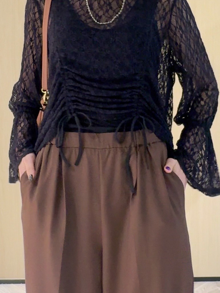 𝐜𝐡𝐢𝐤𝐚さんの「SHOO･LA･RUE｜レースで華やかに映える 旬な透け感の レースシャーリングトップス」を使ったコーディネート